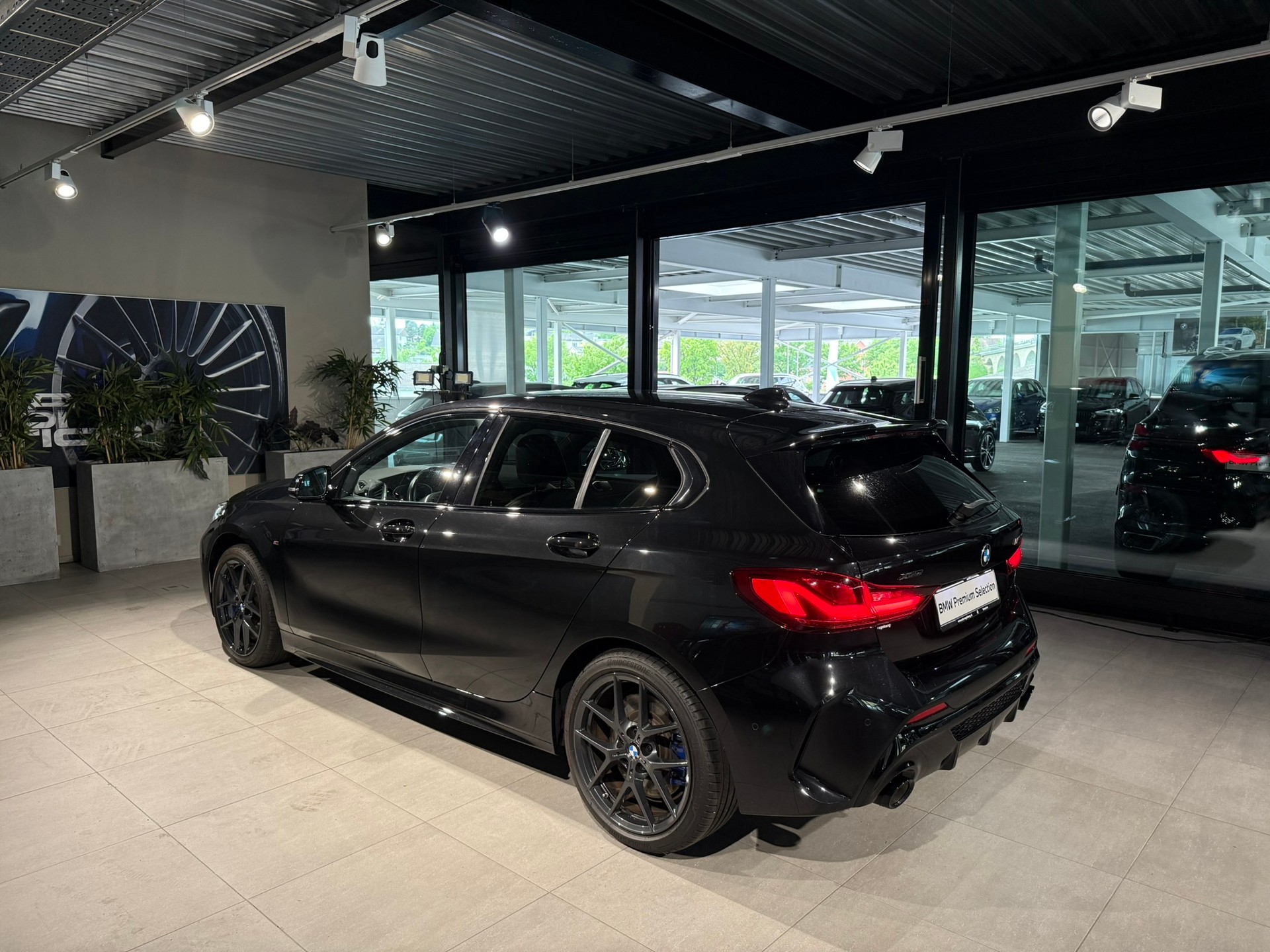 BMW M135i xDrive Steptronic-image-3