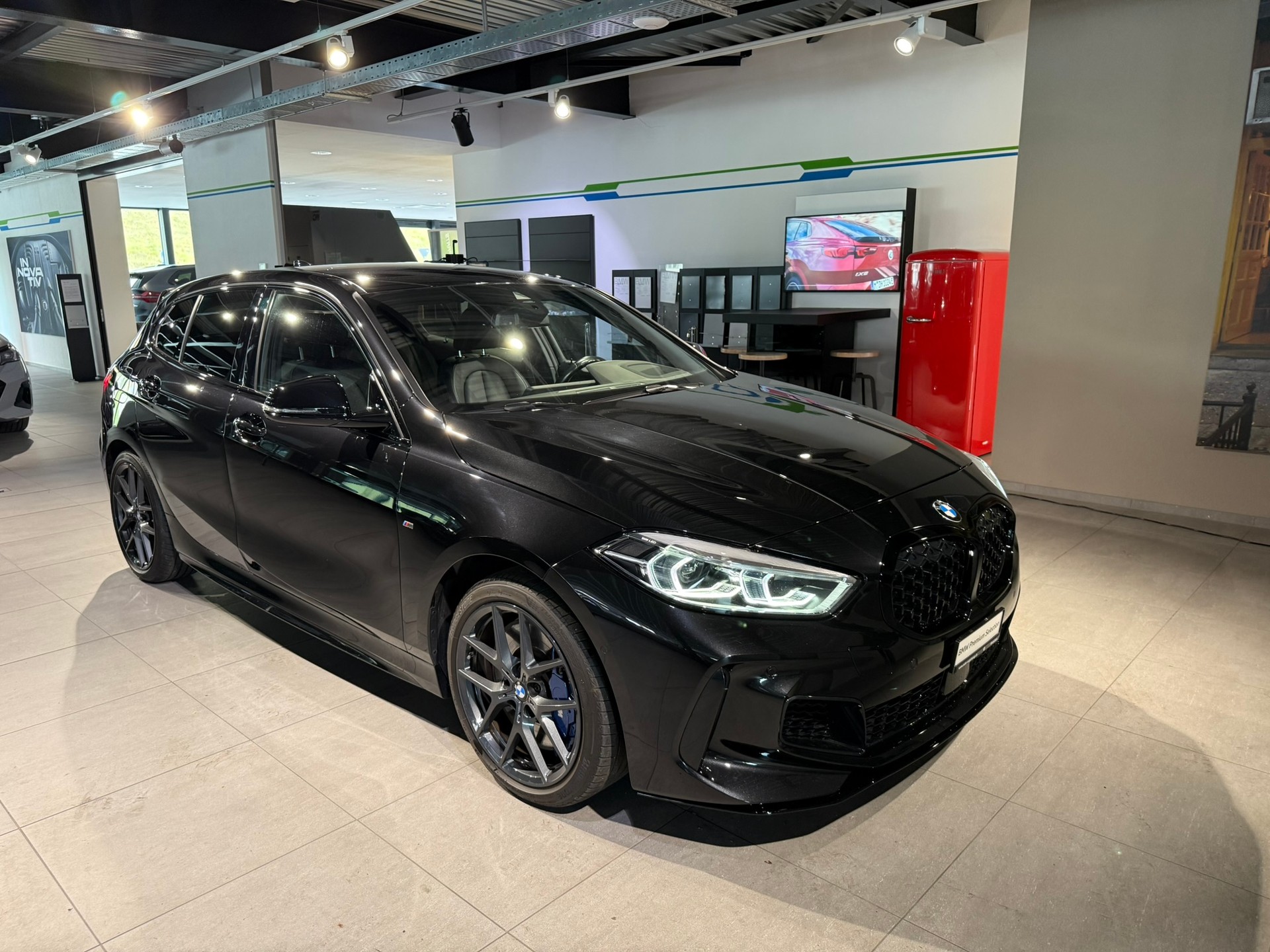BMW M135i xDrive Steptronic-image-7
