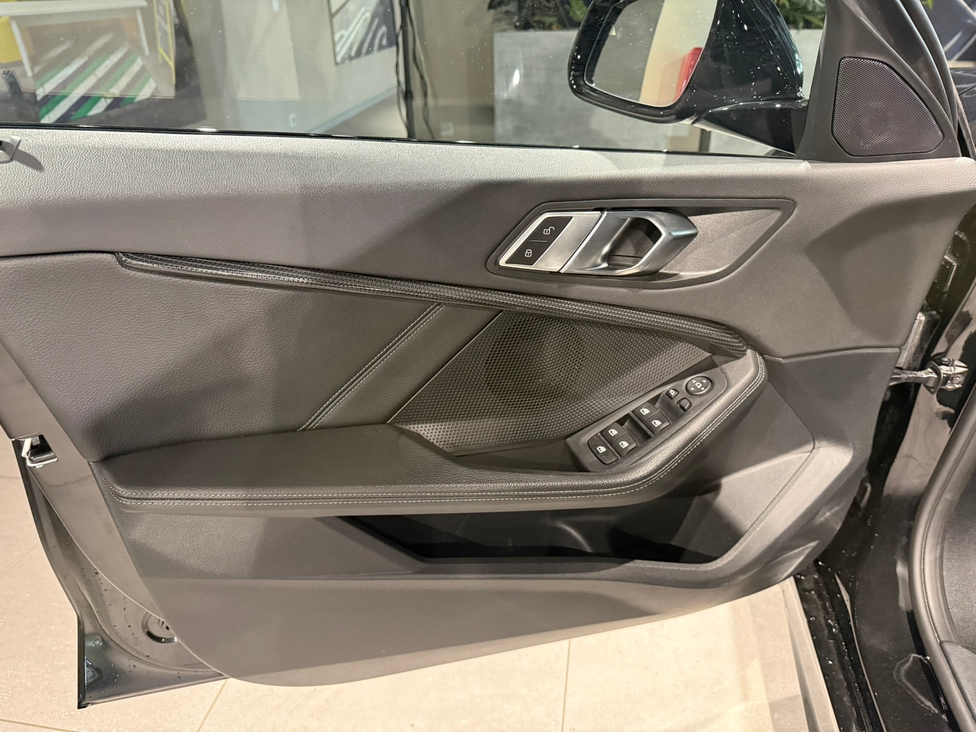 BMW M135i xDrive Steptronic-image-13