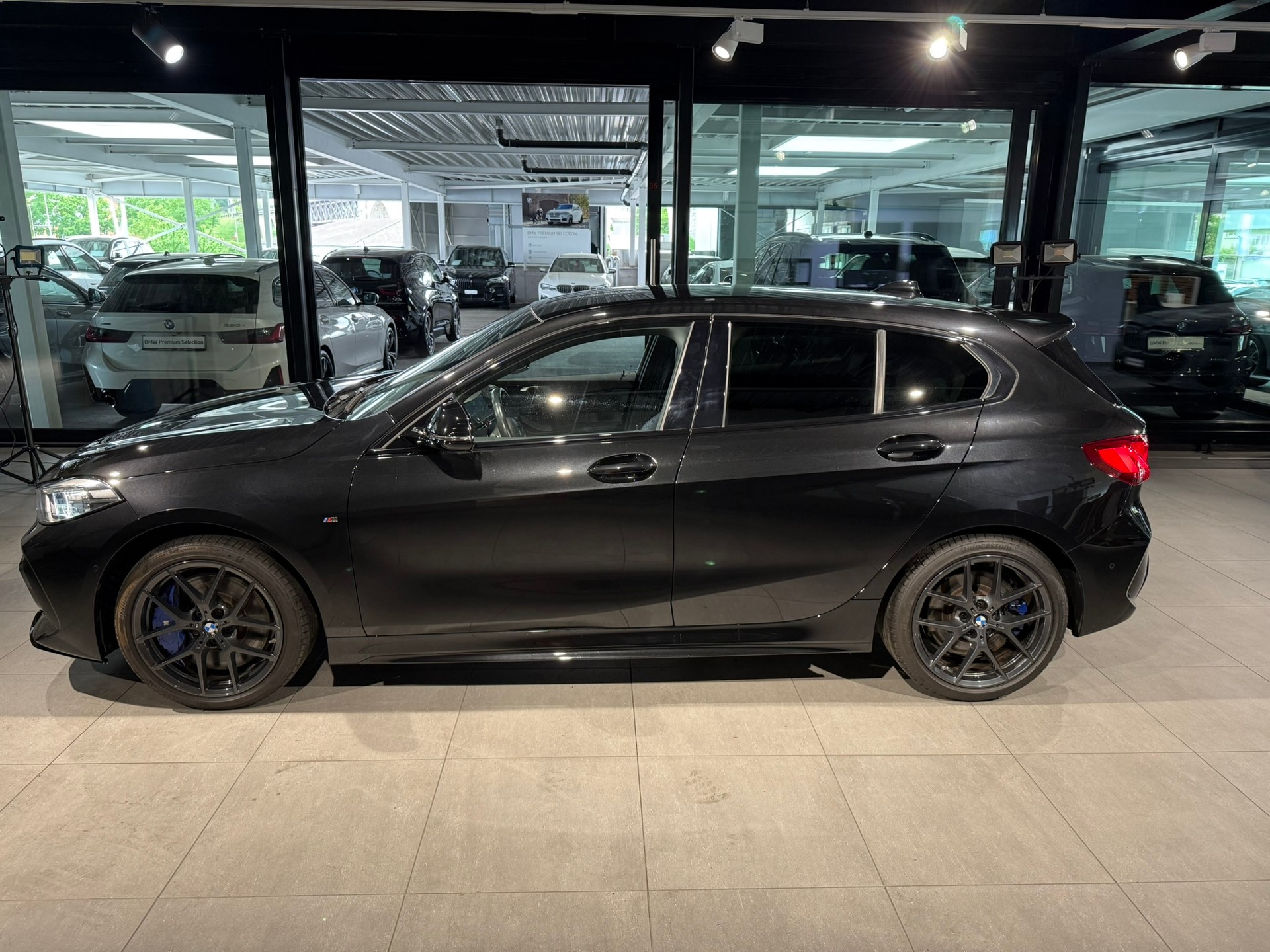 BMW M135i xDrive Steptronic-image-2