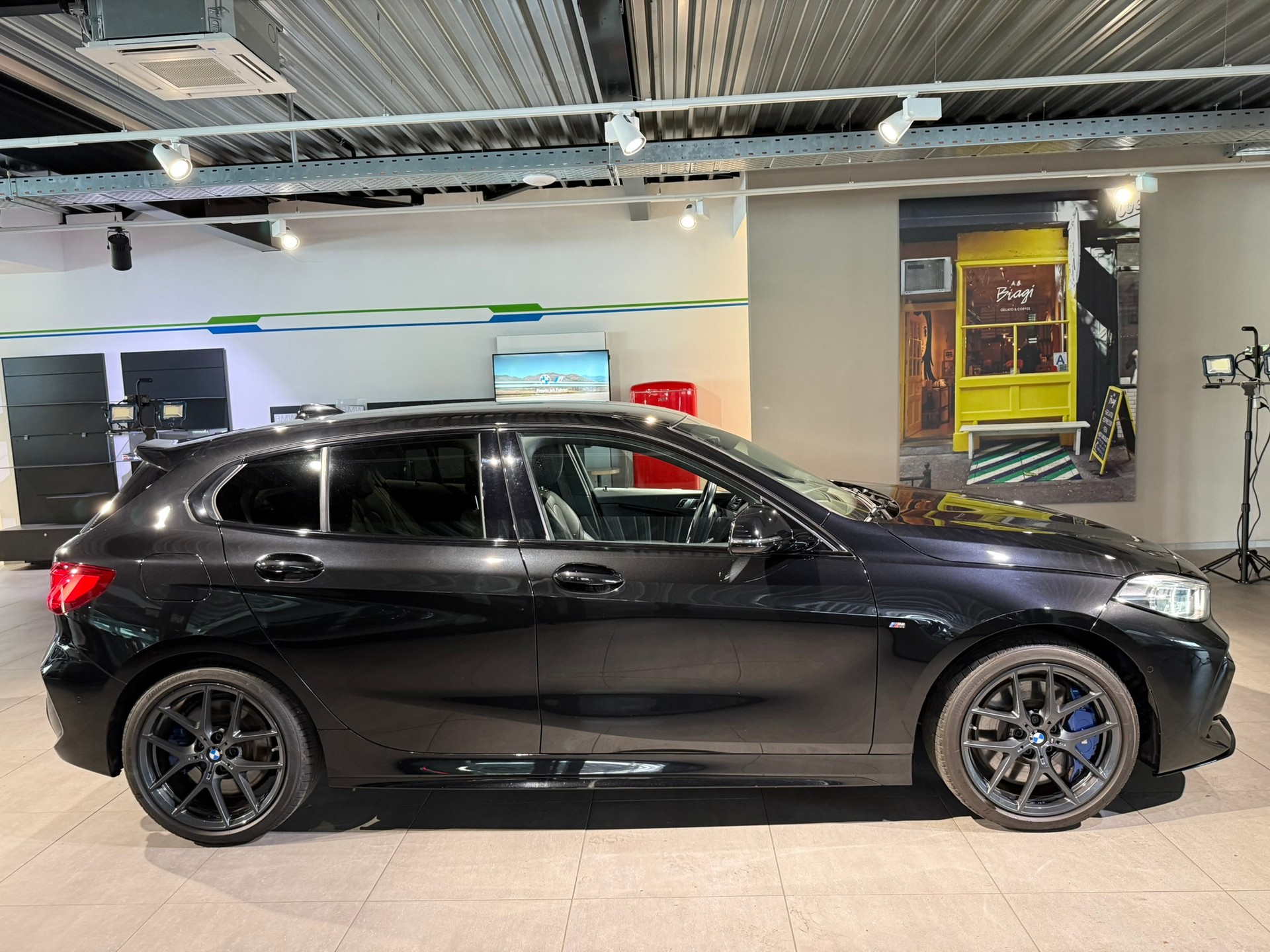 BMW M135i xDrive Steptronic-image-6