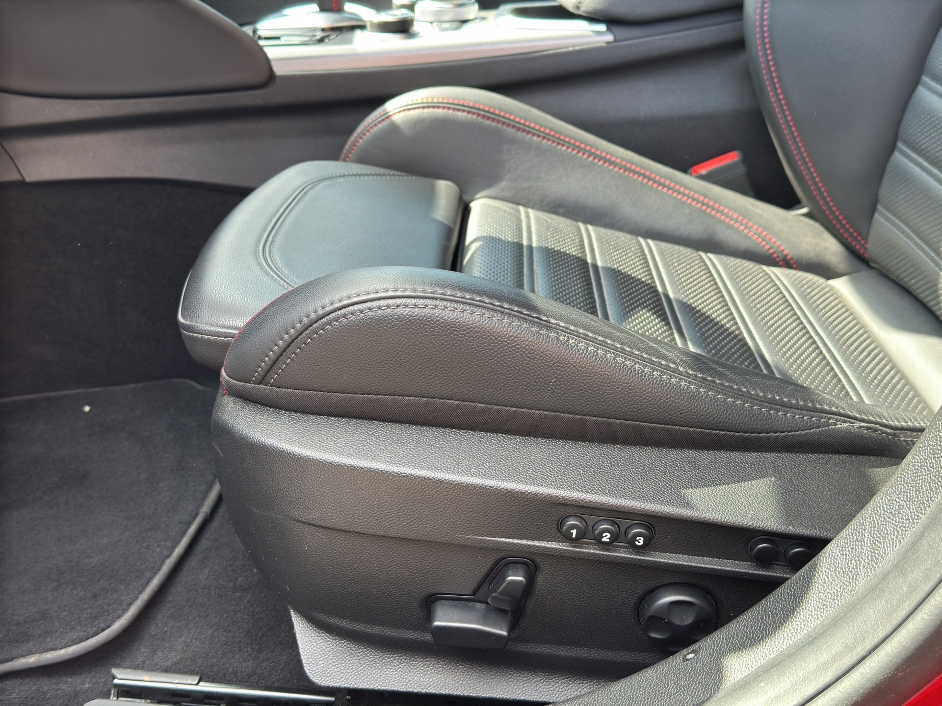 ALFA ROMEO Giulia 2.0 Competizione Q4 AT8-image-9