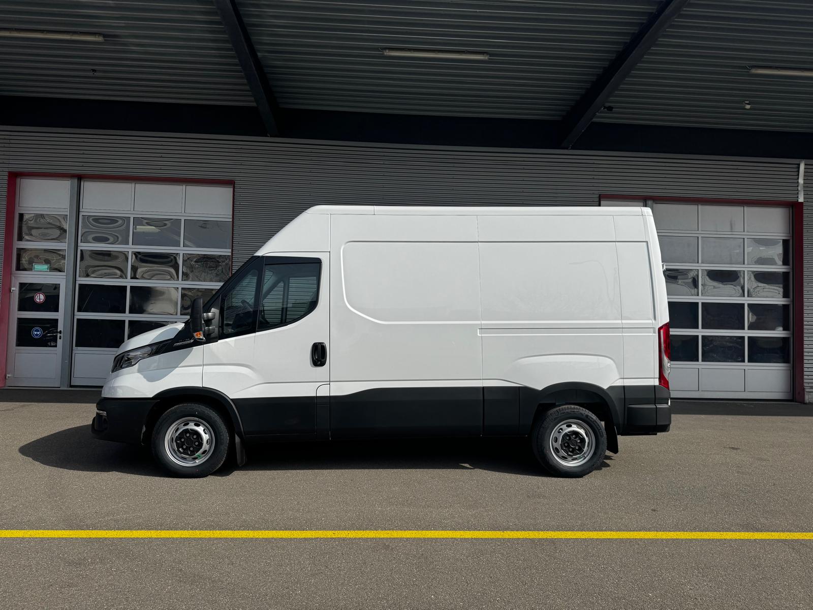 IVECO 35S16B A8 3520 VAN-showroom-element-1