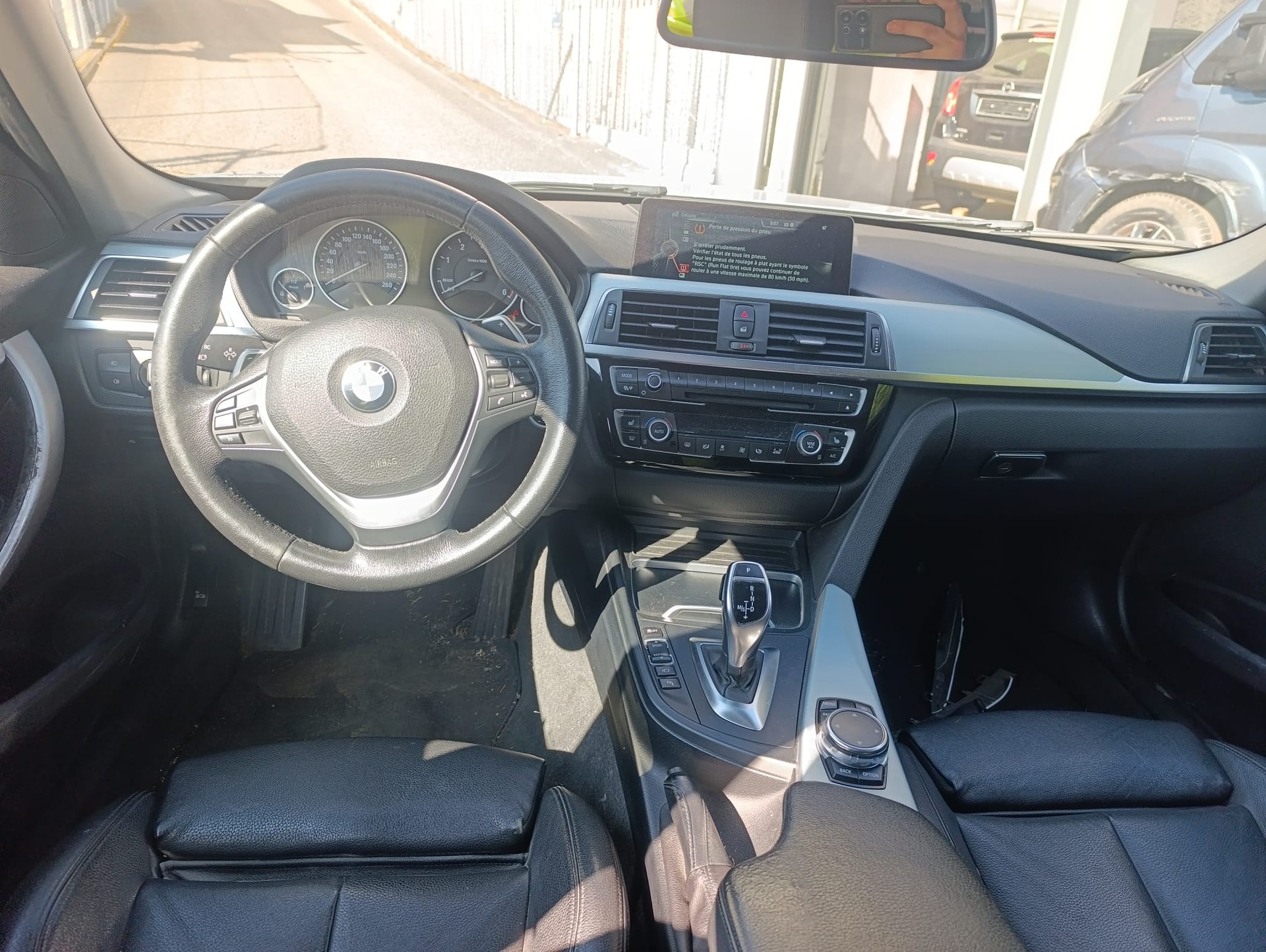 BMW 320d xDrive Touring Steptronic-image-5
