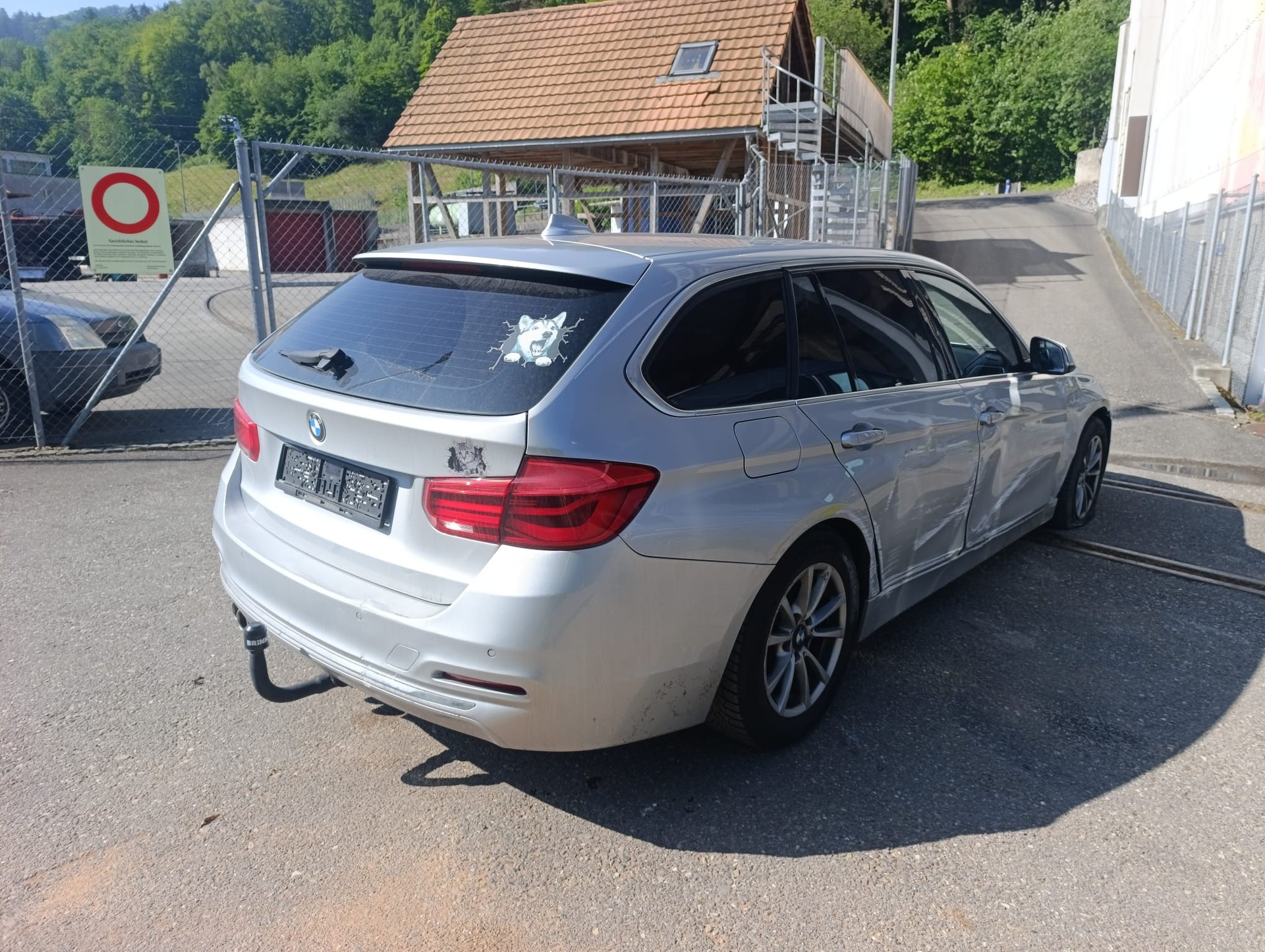 BMW 320d xDrive Touring Steptronic-showroom-element-3