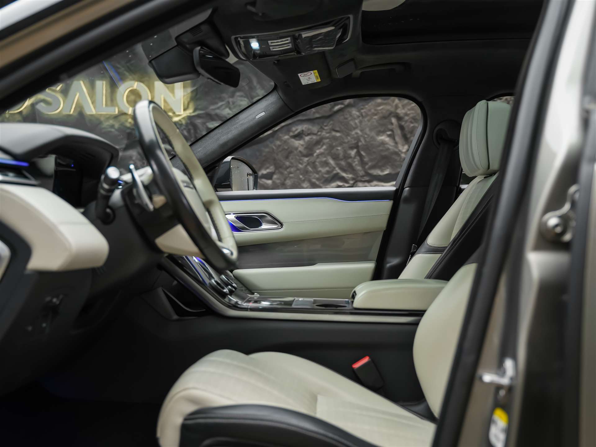 LAND ROVER Range Rover Velar R-Dynamic P 380 HSE *First Edition*Massage*Panorama*360°Kamera*Sitzbelüftung*-image-9