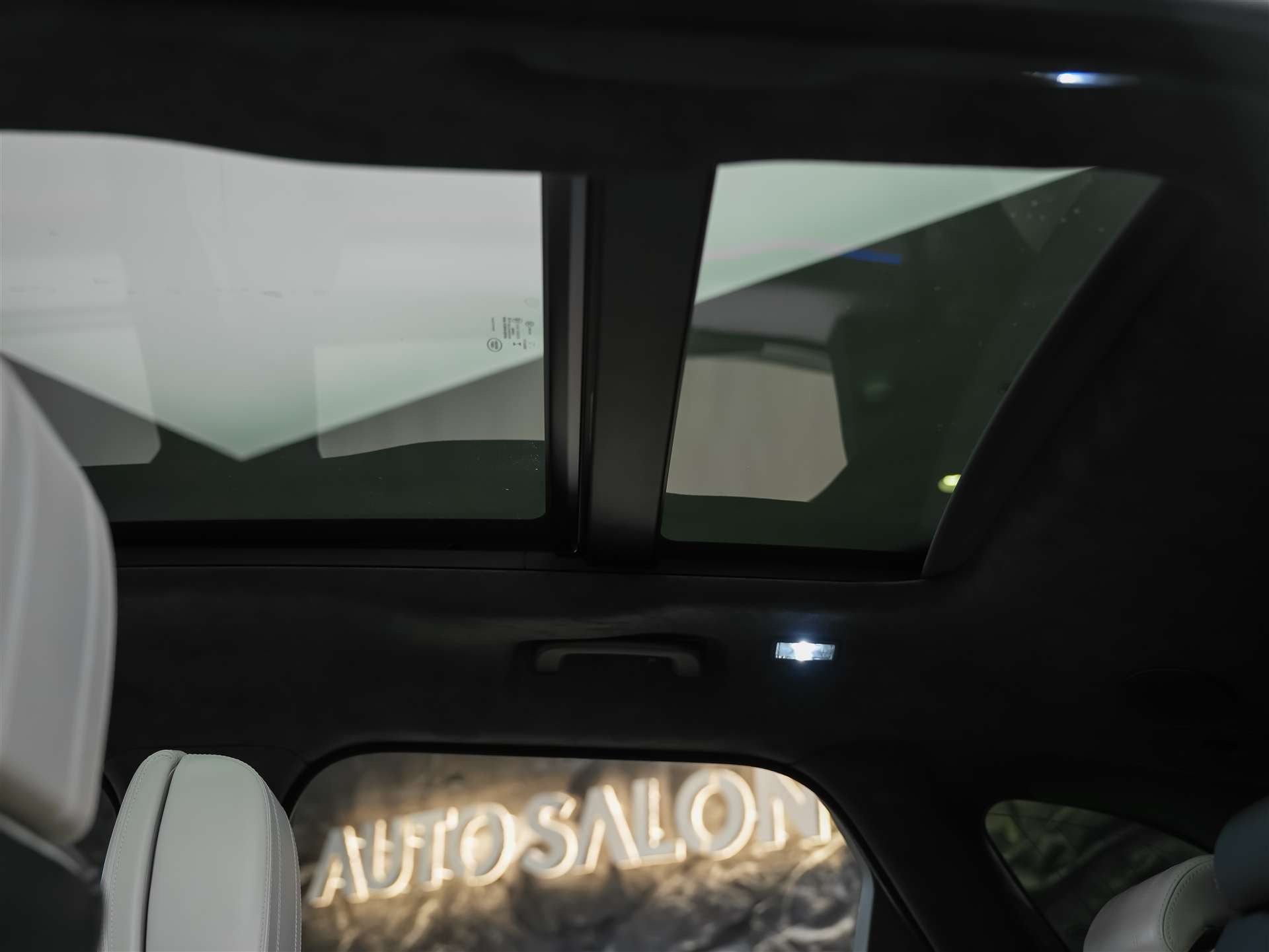 LAND ROVER Range Rover Velar R-Dynamic P 380 HSE *First Edition*Massage*Panorama*360°Kamera*Sitzbelüftung*-image-12