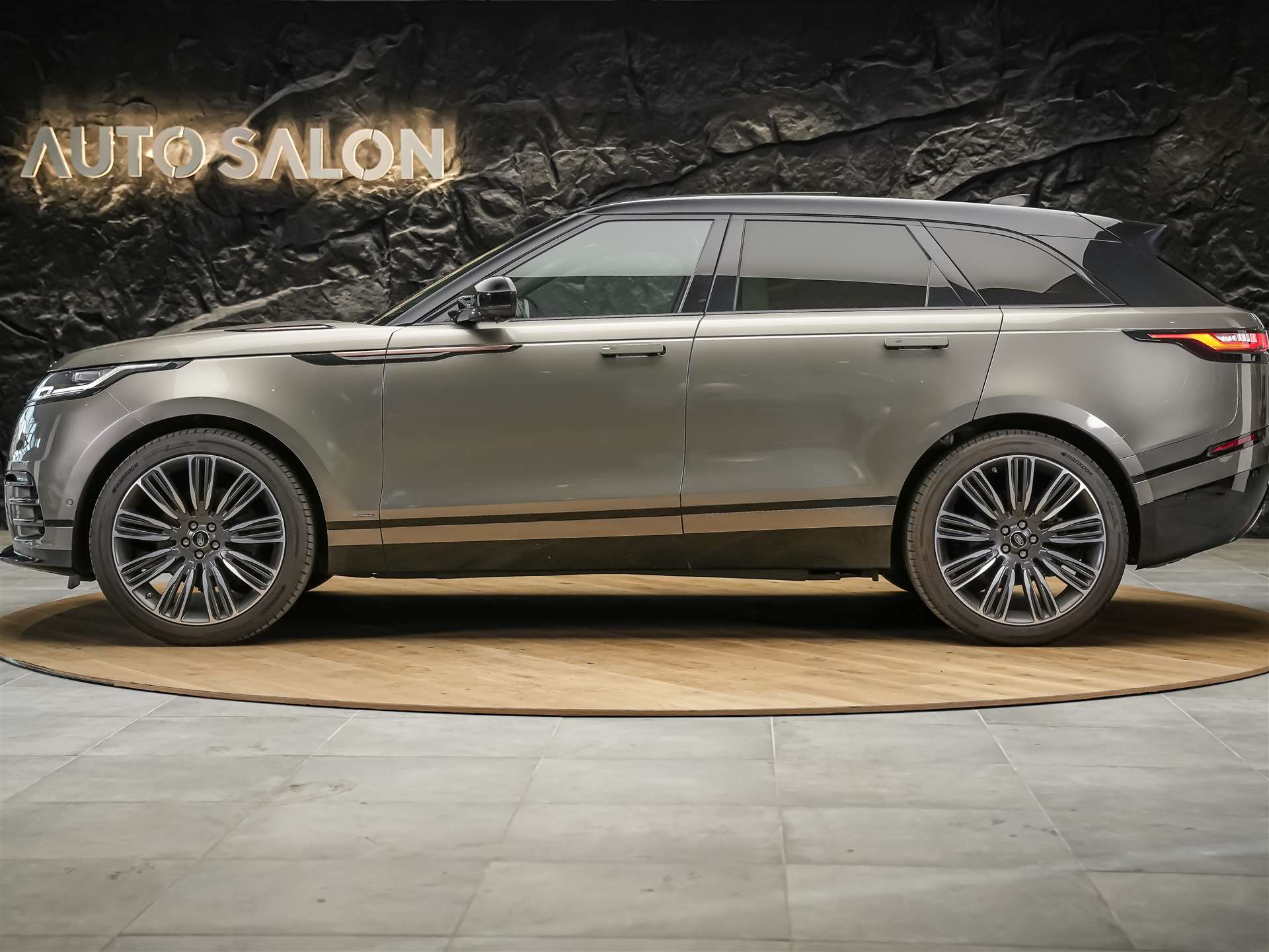 LAND ROVER Range Rover Velar R-Dynamic P 380 HSE *First Edition*Massage*Panorama*360°Kamera*Sitzbelüftung*-image-2