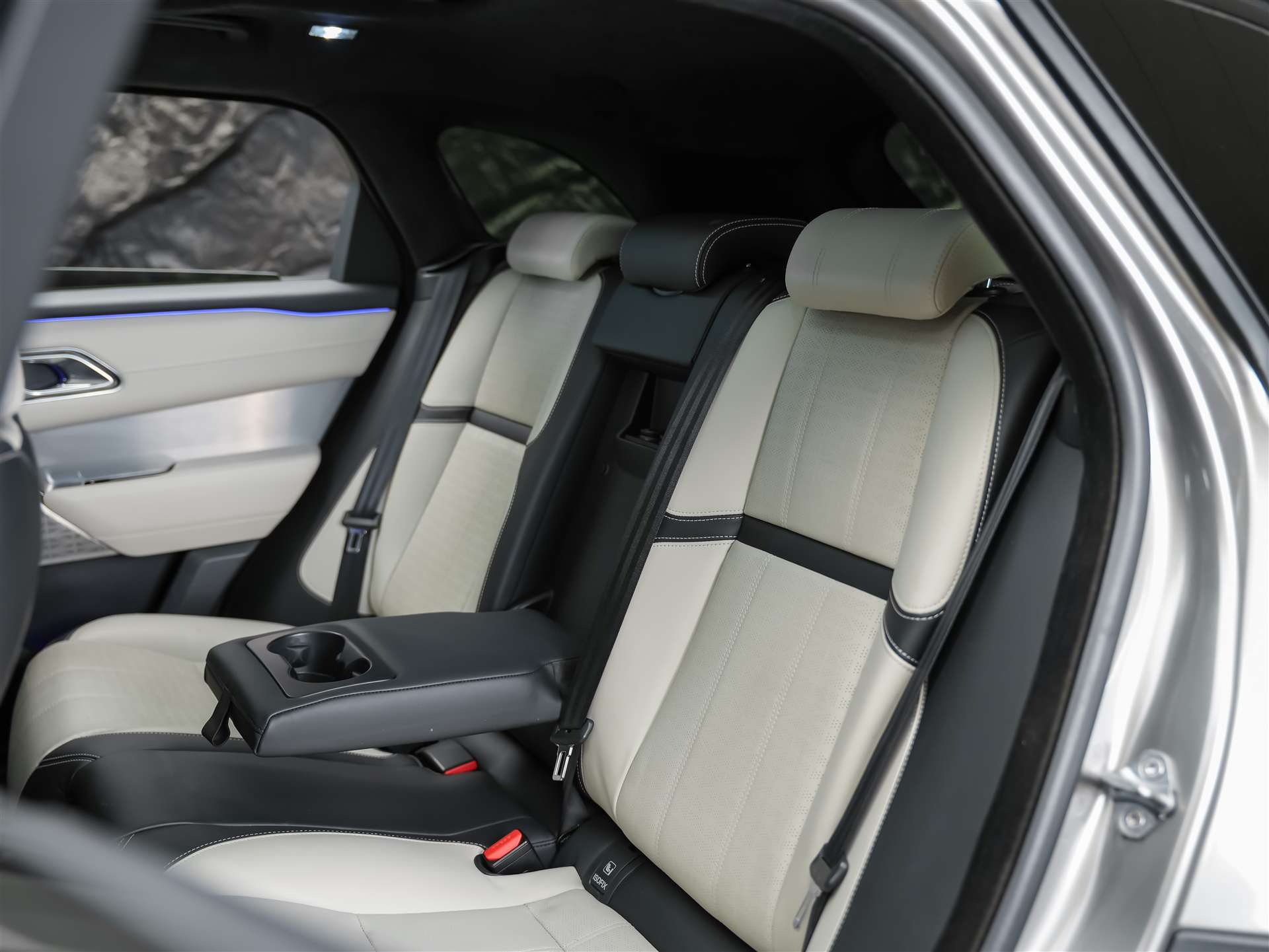 LAND ROVER Range Rover Velar R-Dynamic P 380 HSE *First Edition*Massage*Panorama*360°Kamera*Sitzbelüftung*-image-14