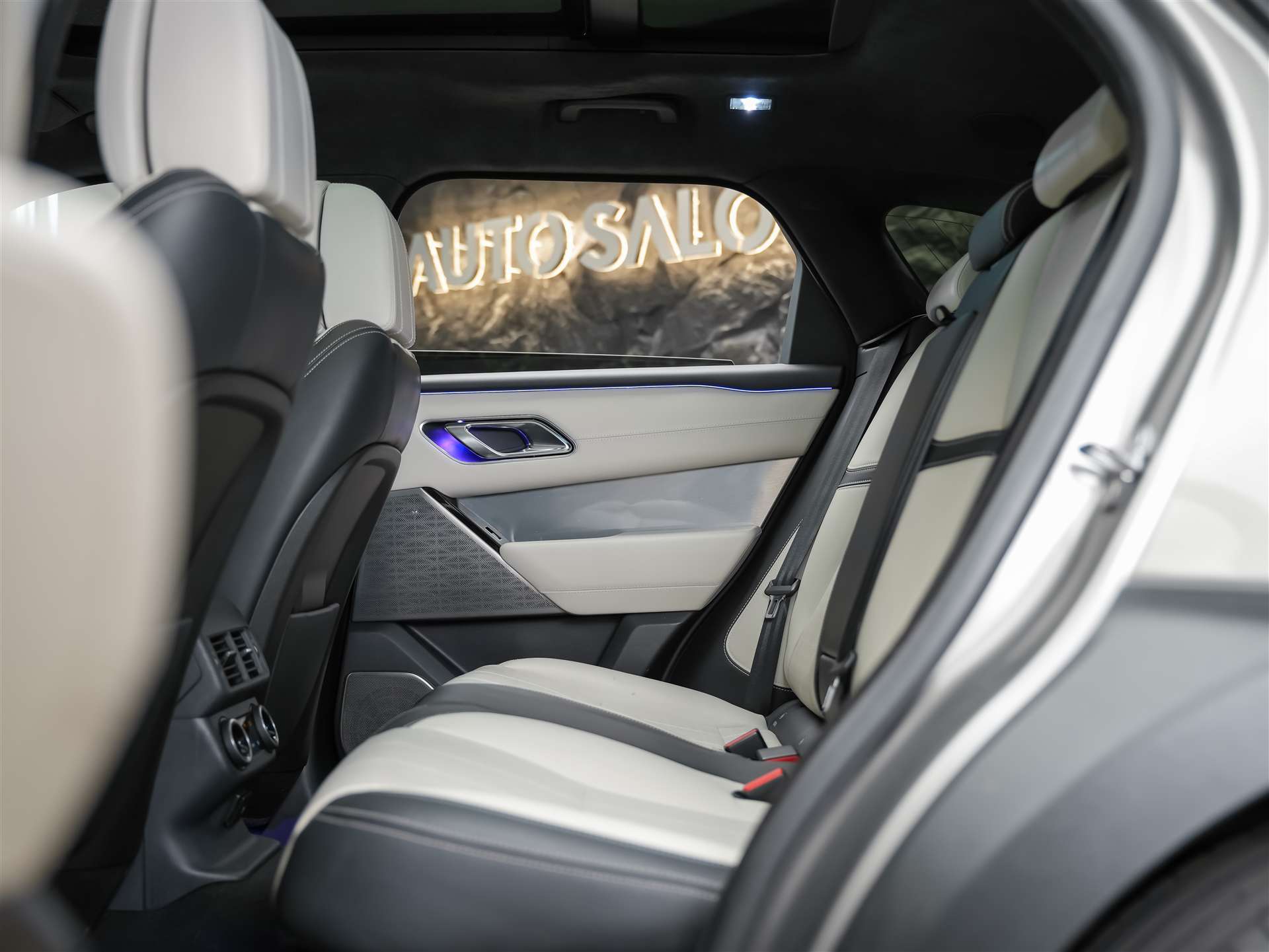 LAND ROVER Range Rover Velar 3.0 V6 R-Dynamic HSE *First Edition*Massage*Panorama*360°Kamera*Sitzbelüftung*-image-13