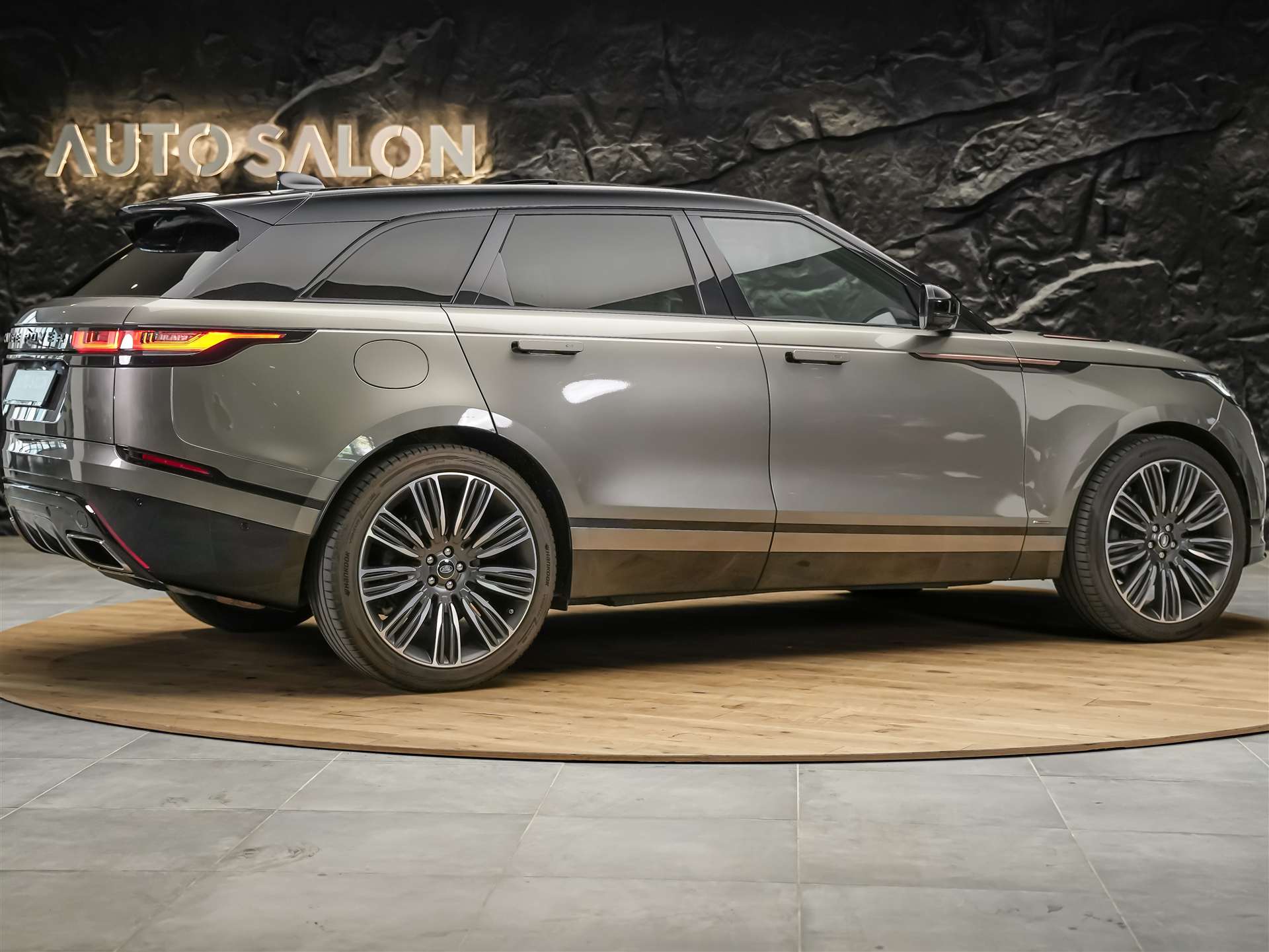 LAND ROVER Range Rover Velar R-Dynamic P 380 HSE *First Edition*Massage*Panorama*360°Kamera*Sitzbelüftung*-image-5
