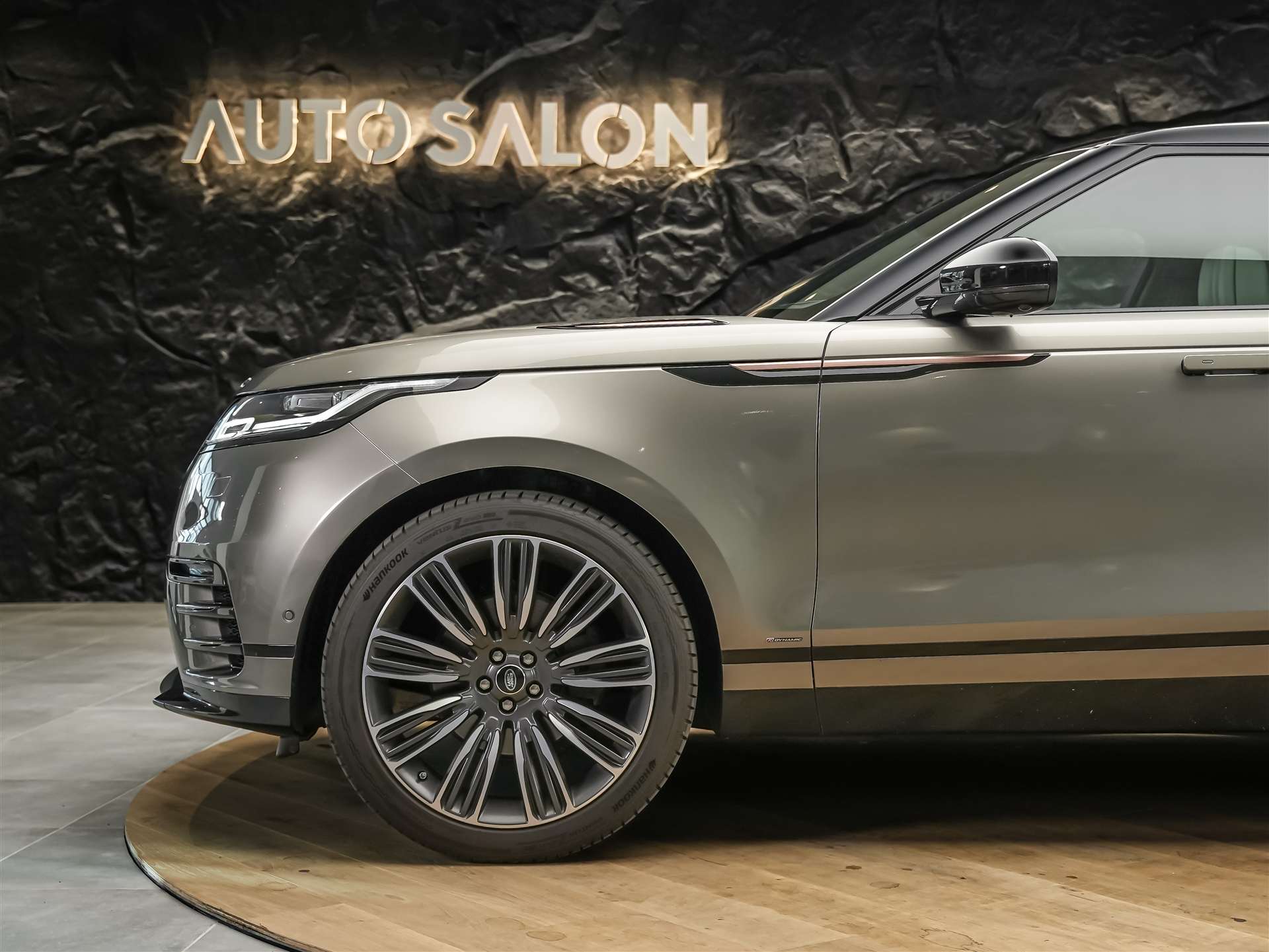 LAND ROVER Range Rover Velar 3.0 V6 R-Dynamic HSE *First Edition*Massage*Panorama*360°Kamera*Sitzbelüftung*-image-17