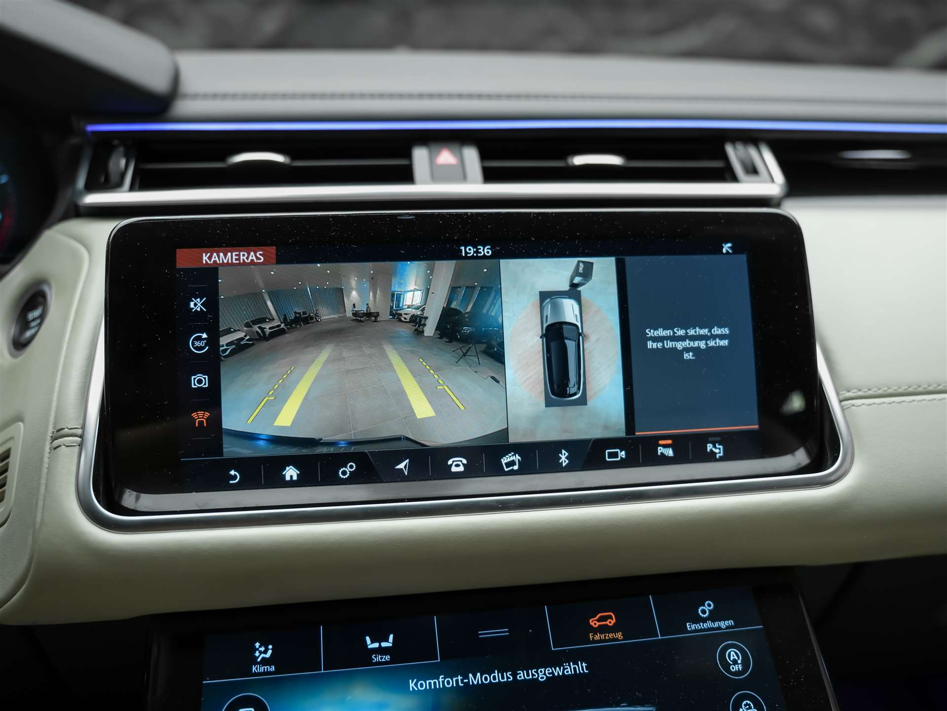LAND ROVER Range Rover Velar 3.0 V6 R-Dynamic HSE *First Edition*Massage*Panorama*360°Kamera*Sitzbelüftung*-image-38