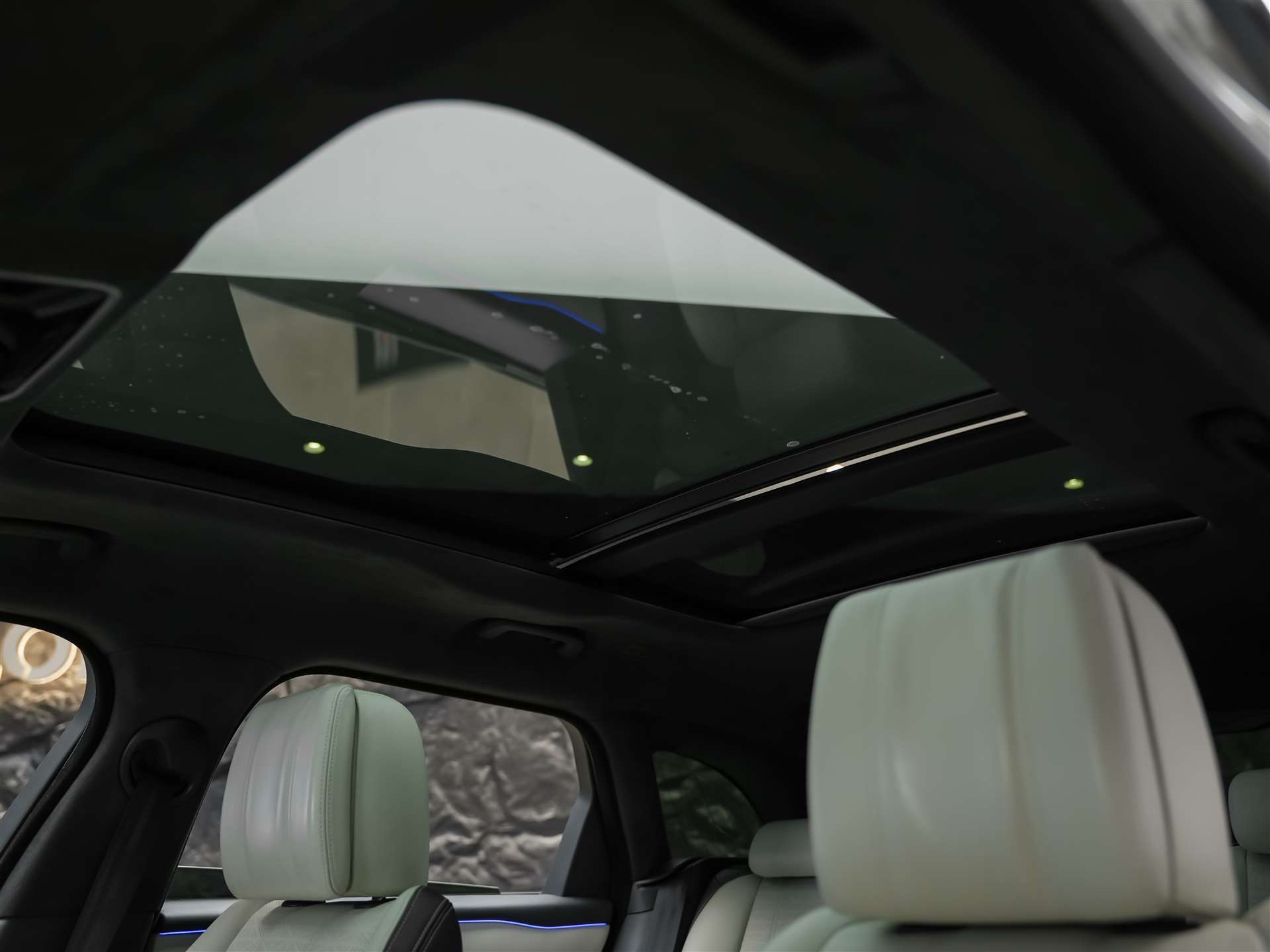 LAND ROVER Range Rover Velar R-Dynamic P 380 HSE *First Edition*Massage*Panorama*360°Kamera*Sitzbelüftung*-image-11