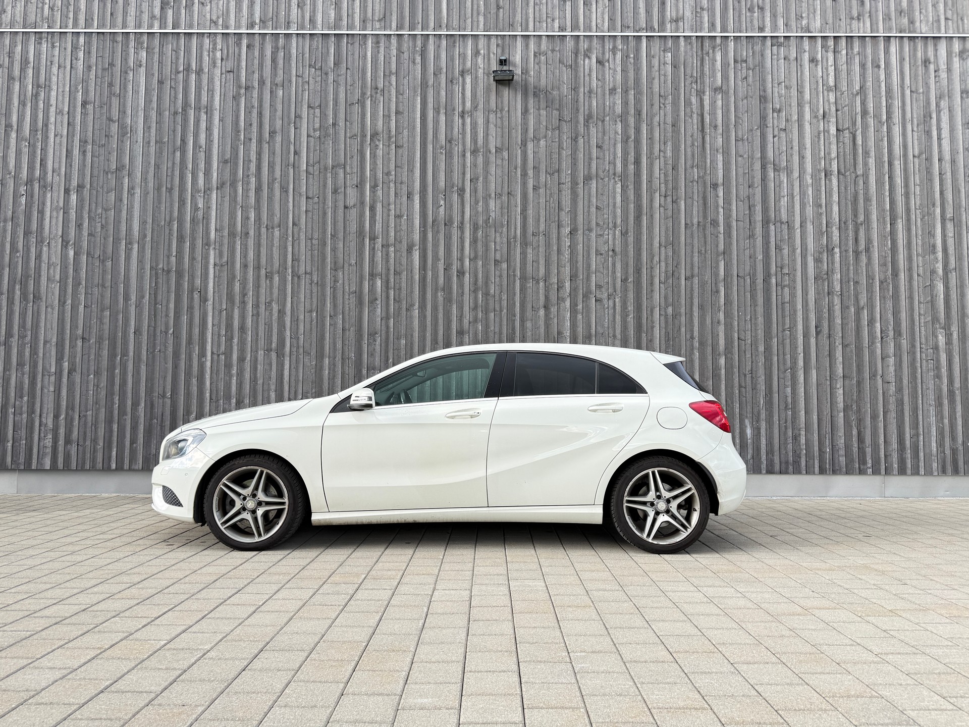MERCEDES-BENZ A 250 Urban 7G-DCT-image-1