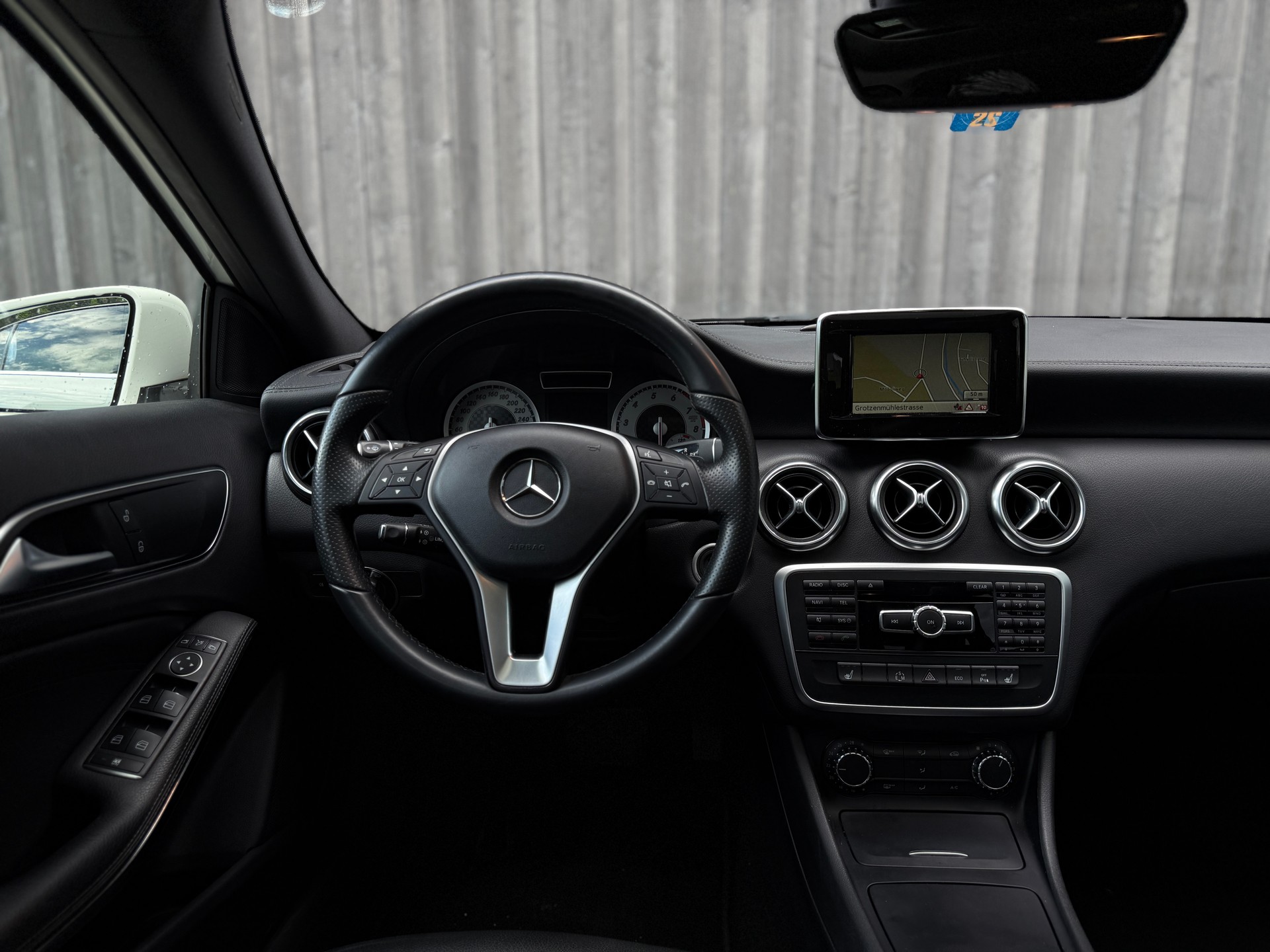 MERCEDES-BENZ A 250 Urban 7G-DCT-image-6