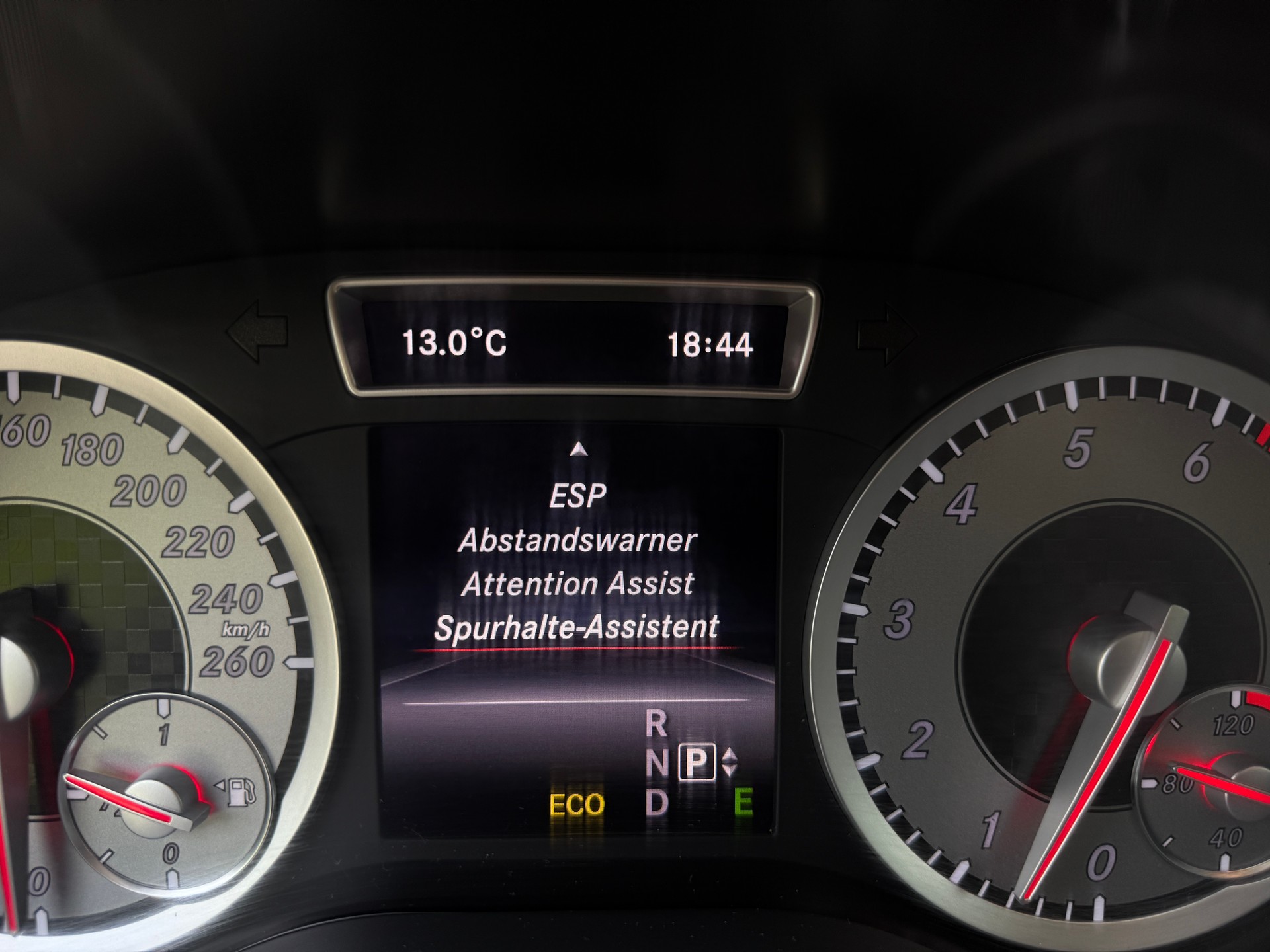 MERCEDES-BENZ A 250 Urban 7G-DCT-image-10