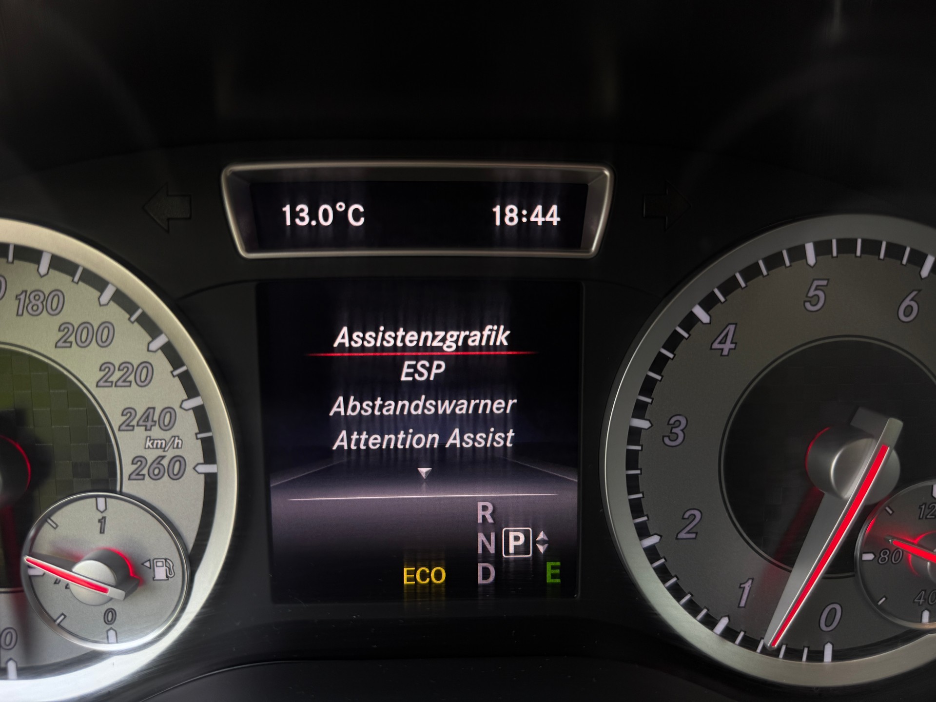 MERCEDES-BENZ A 250 Urban 7G-DCT-image-9