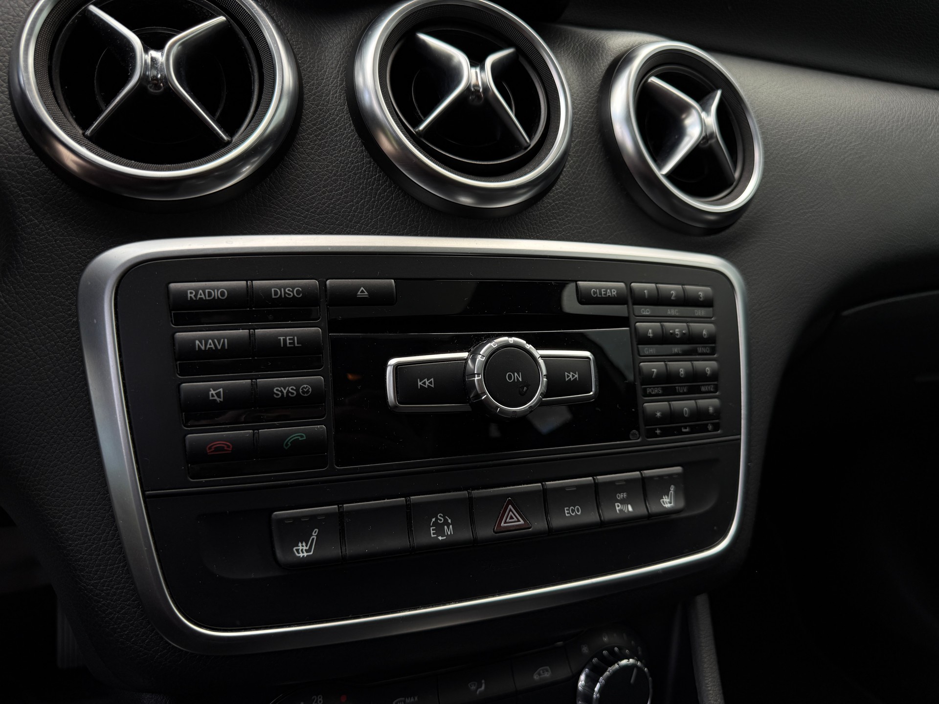 MERCEDES-BENZ A 250 Urban 7G-DCT-image-11