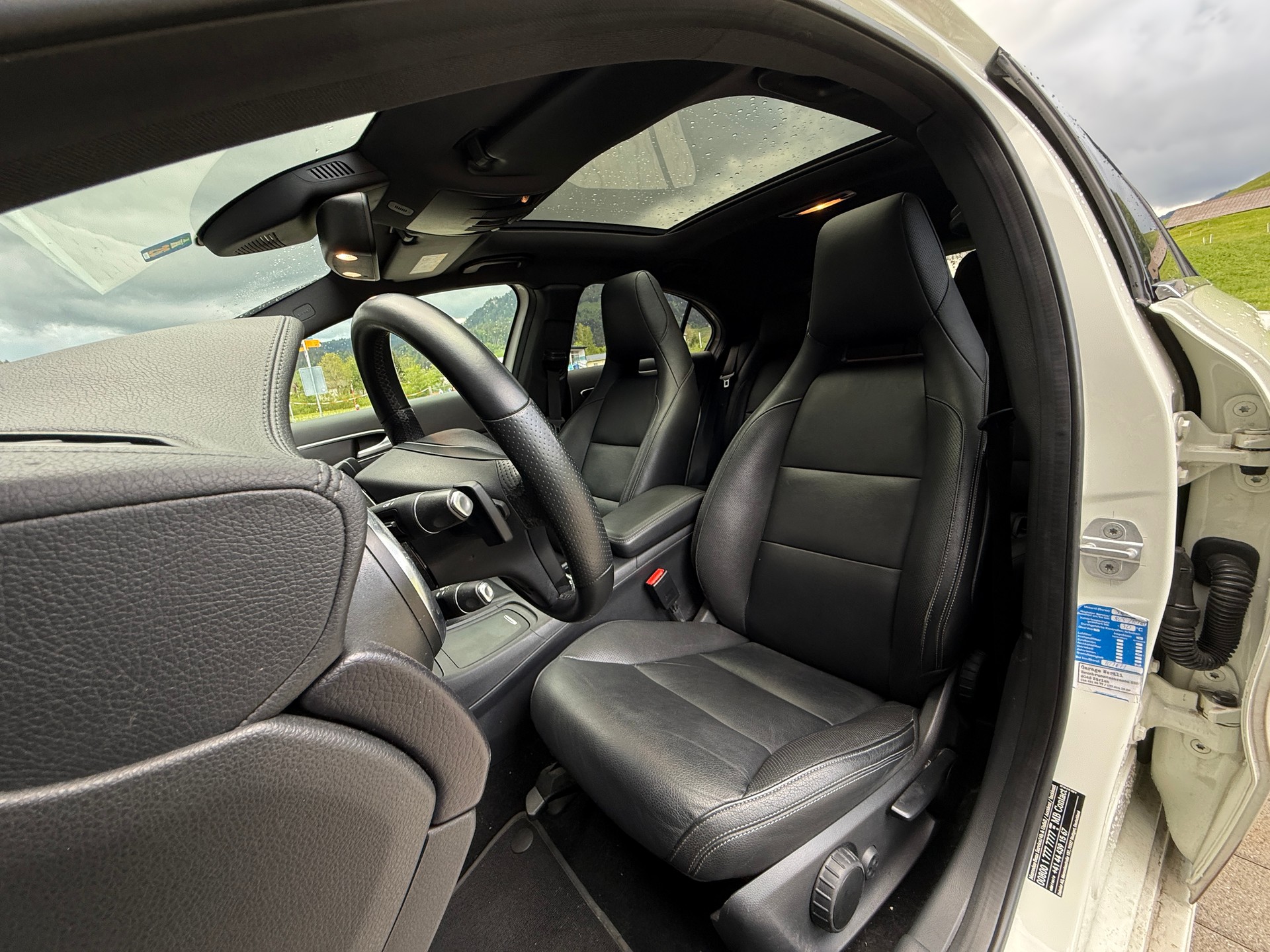 MERCEDES-BENZ A 250 Urban 7G-DCT-image-12