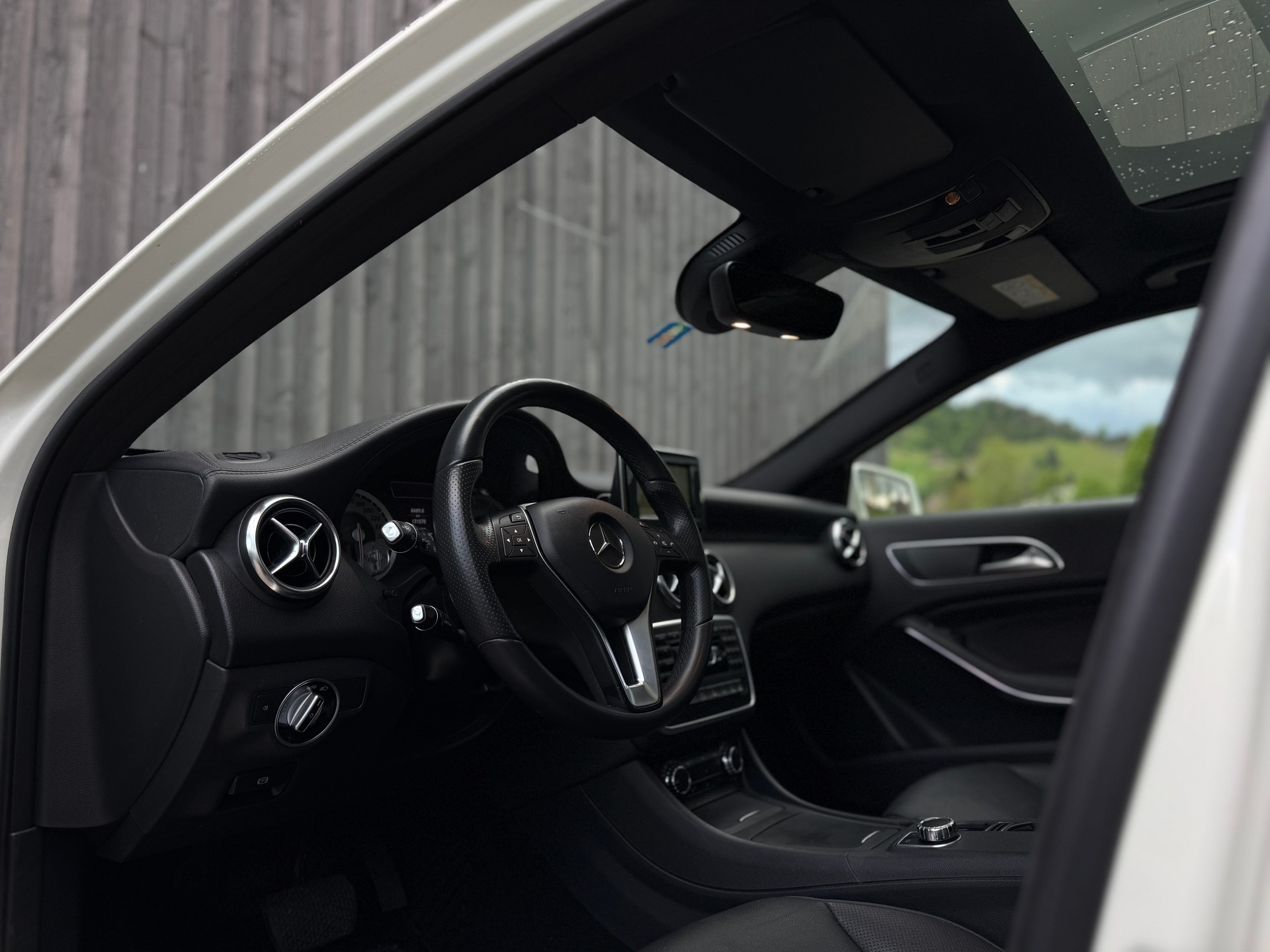 MERCEDES-BENZ A 250 Urban 7G-DCT-image-4