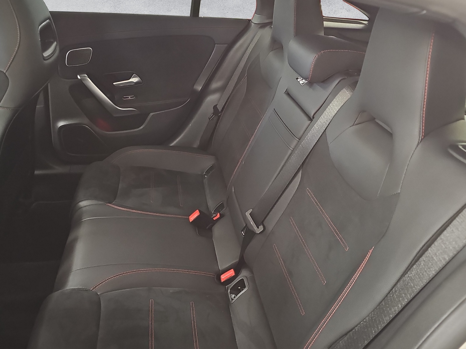 MERCEDES-BENZ CLA 250 Shooting Brake 4Matic 8G-DCT-image-15