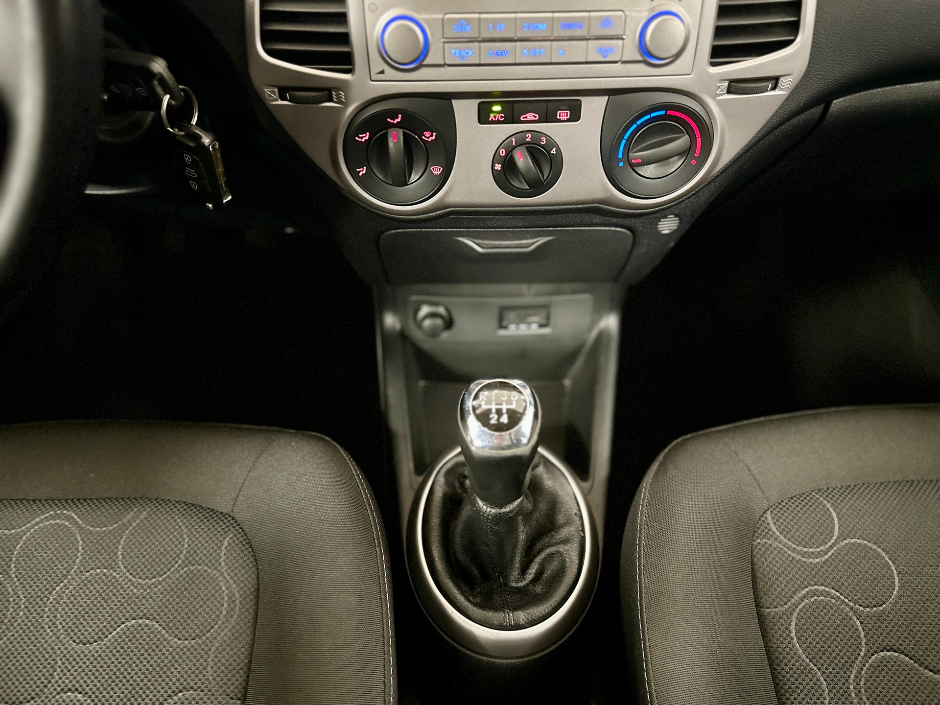 HYUNDAI i20 1.4 Style-image-16