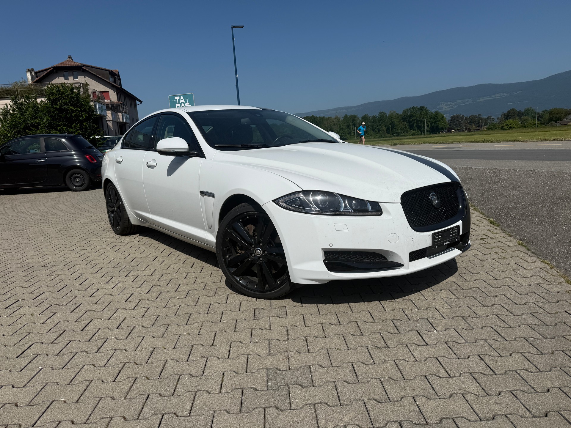 JAGUAR XF 3.0 V6 S/C Premium Luxury 4x4-image-1