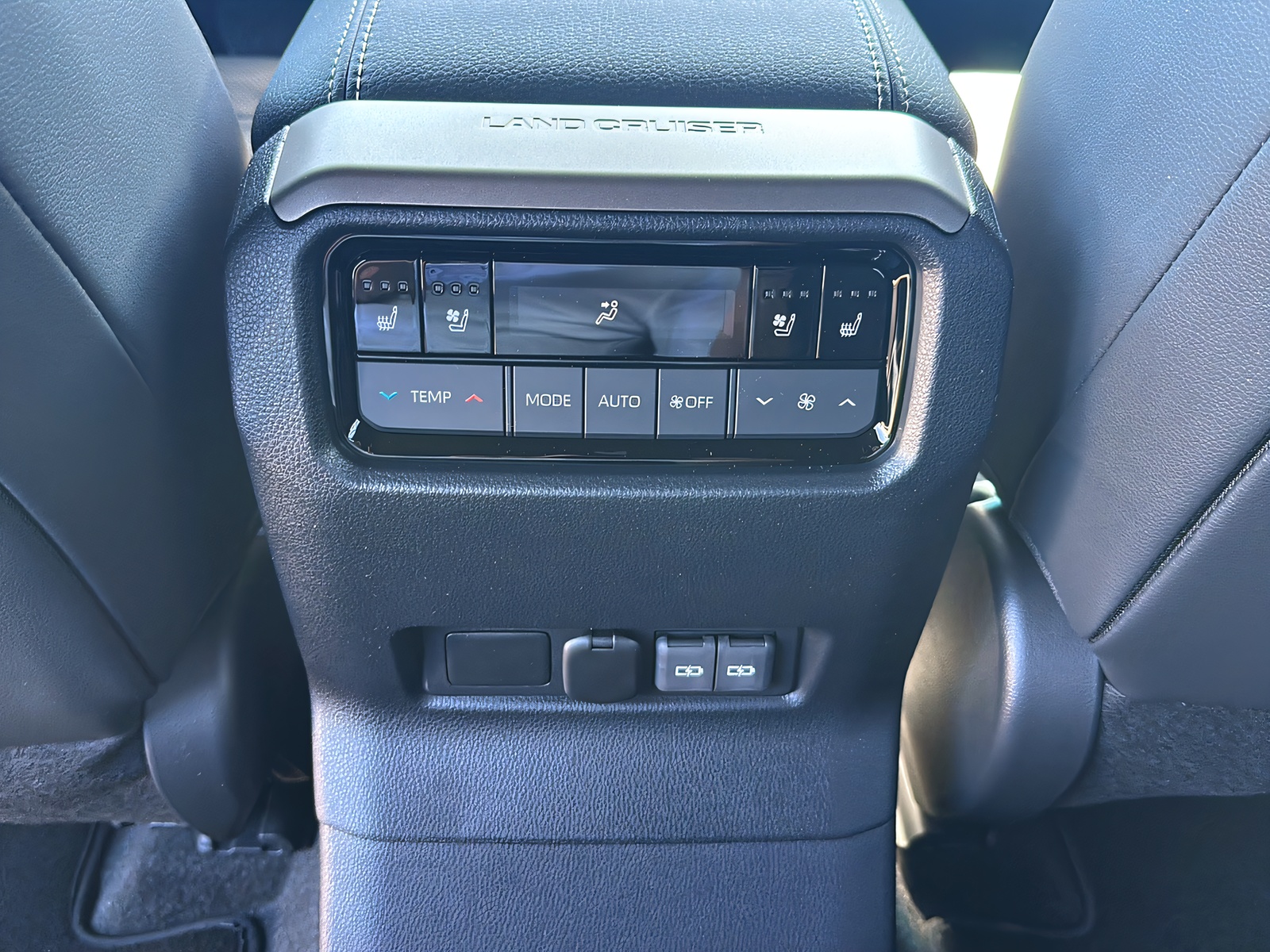 TOYOTA Land Cruiser 2.8TD Invincible-image-11