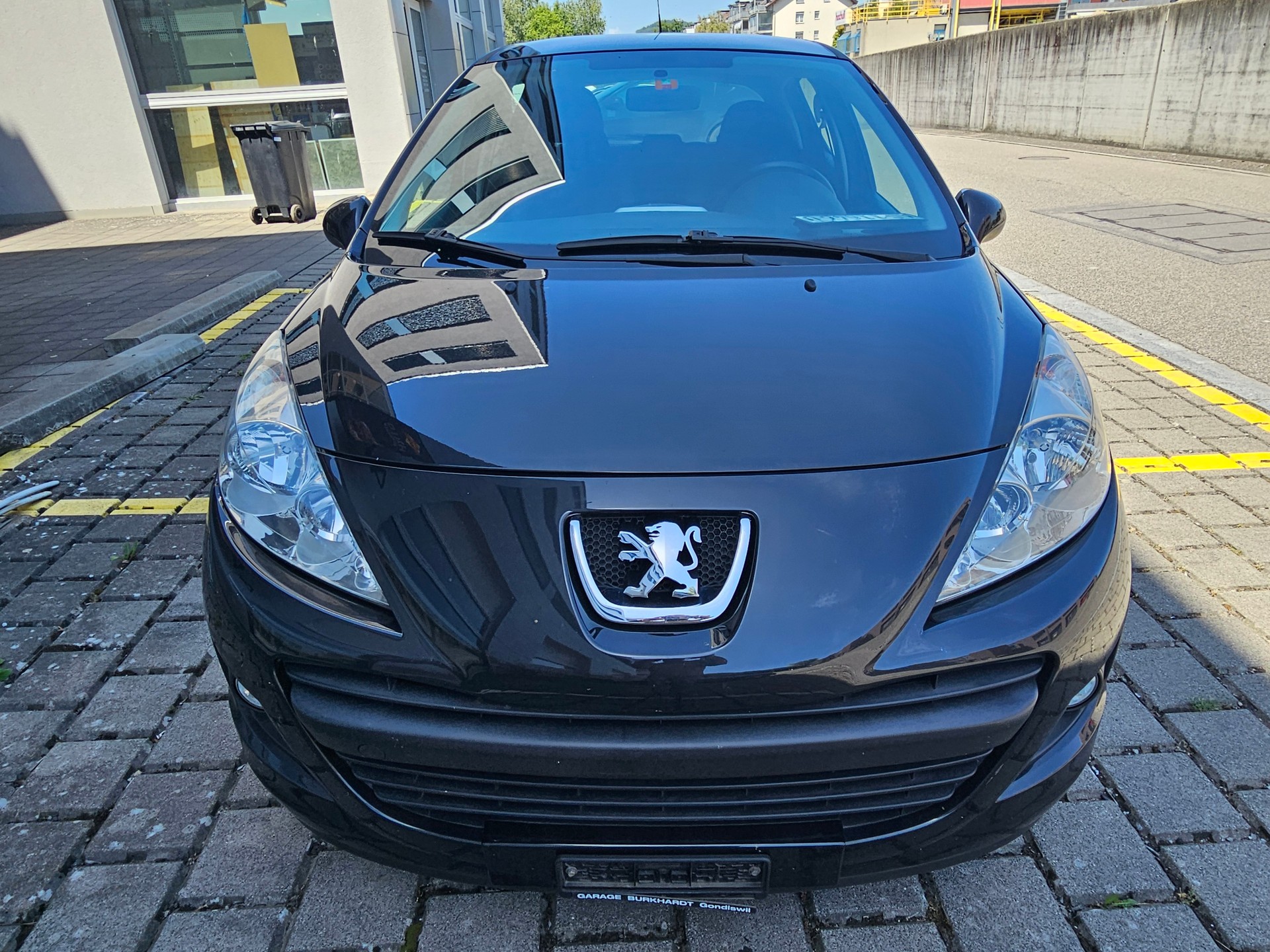 PEUGEOT 207 1.4 16V Swiss Edition-image-0