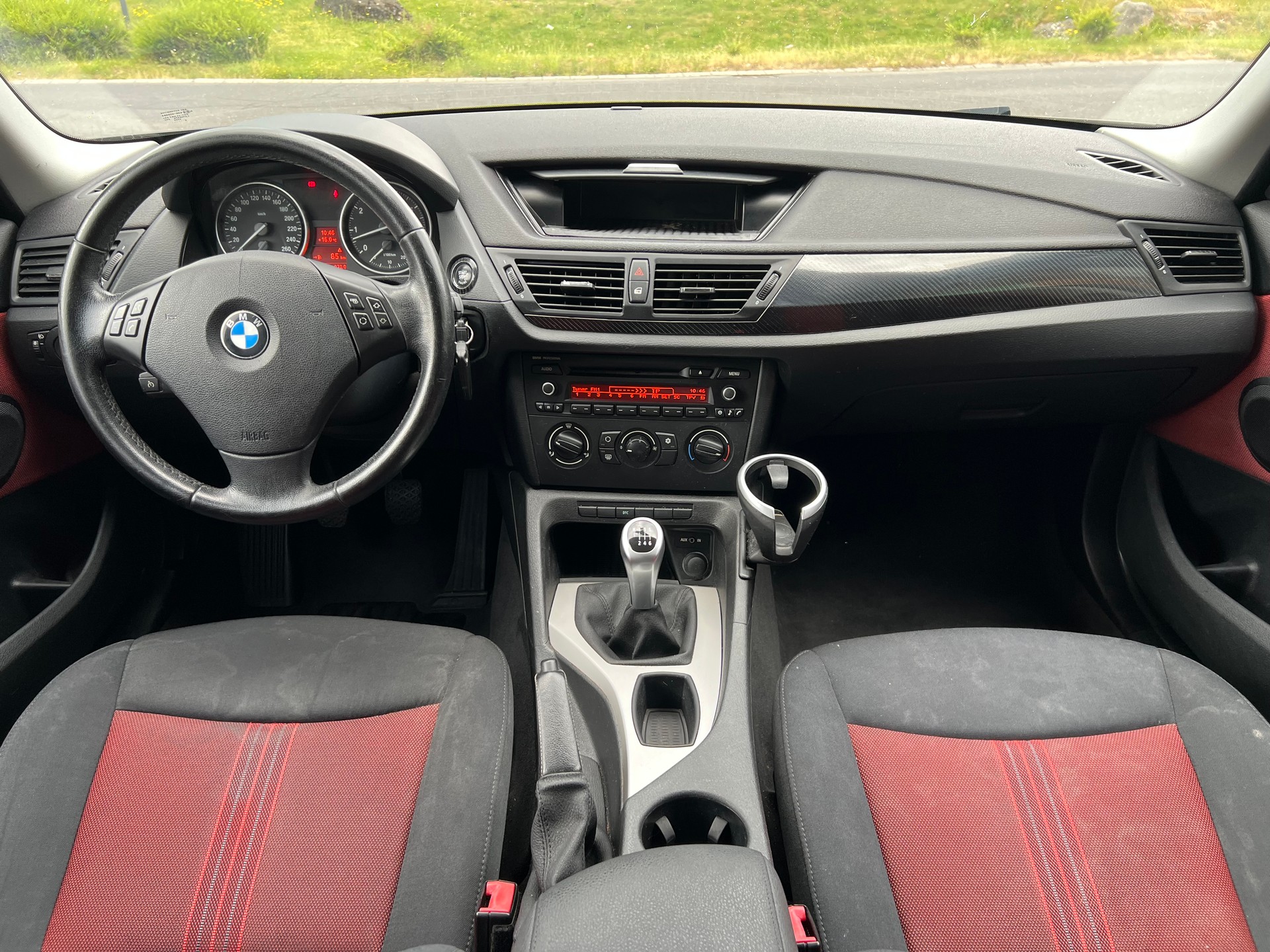 BMW X1 sDrive 18i-image-12