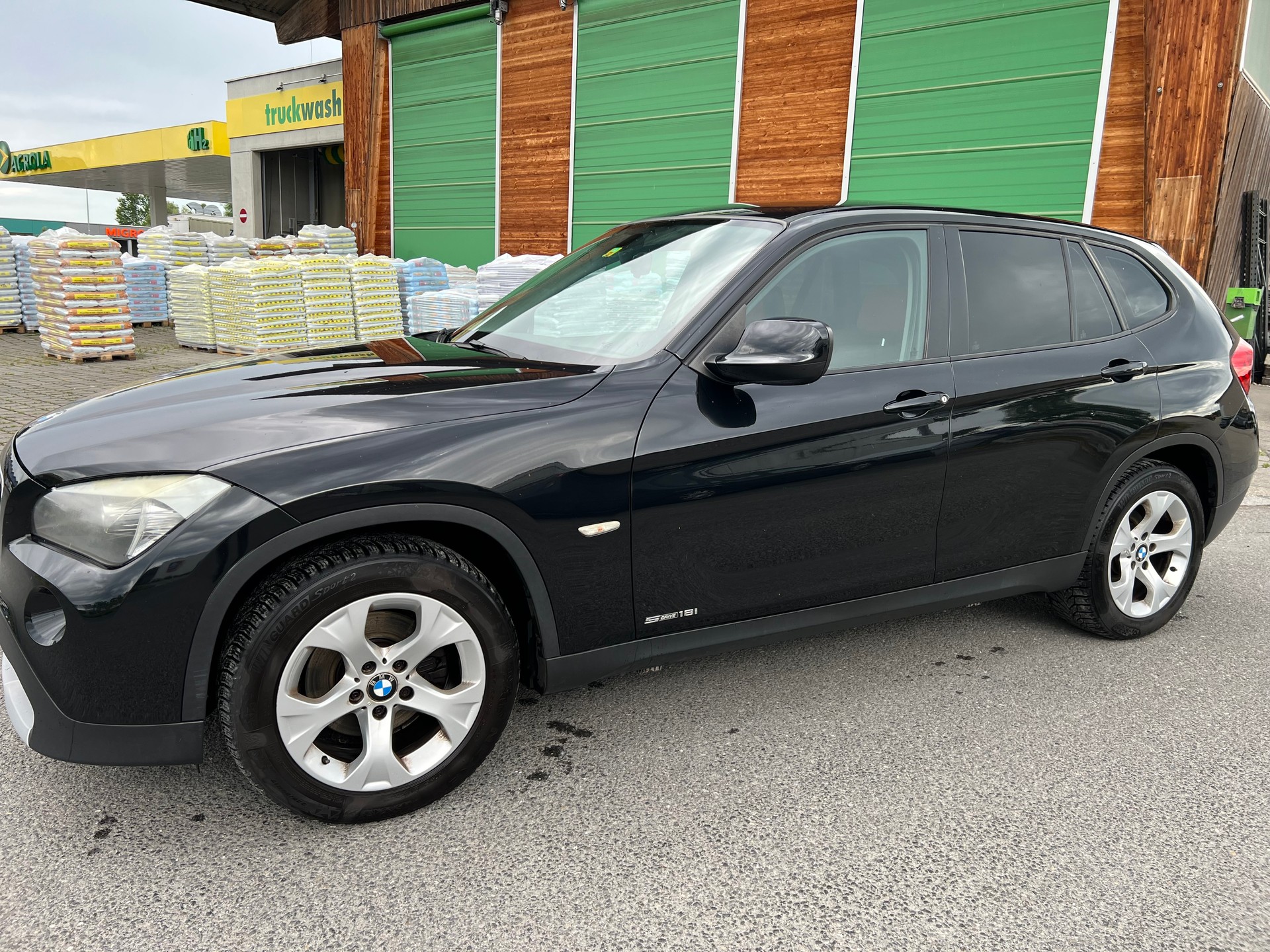 BMW X1 sDrive 18i-image-2