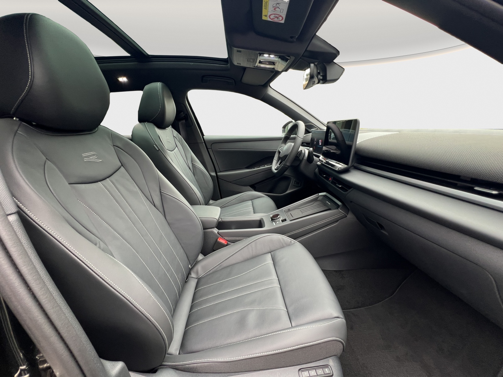 VW T-Roc 1.5 eTSI mHEV R-Line DSG-image-9