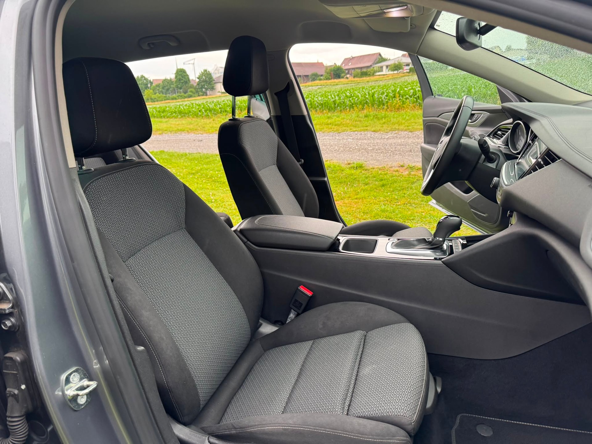 OPEL Insignia 2.0 CDTI Sports Tourer Edition Automatic-image-14