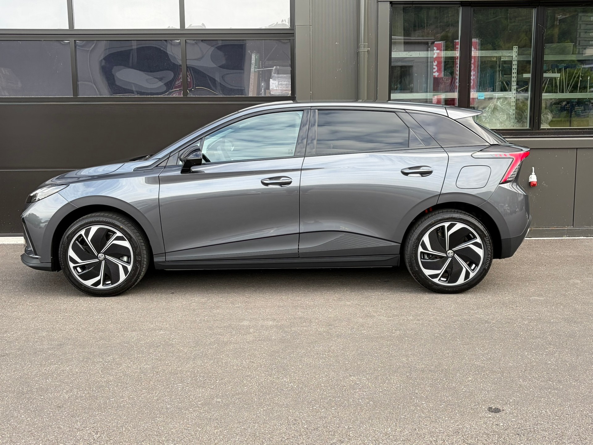 MG 4 EV 64kWh Premium-image-0