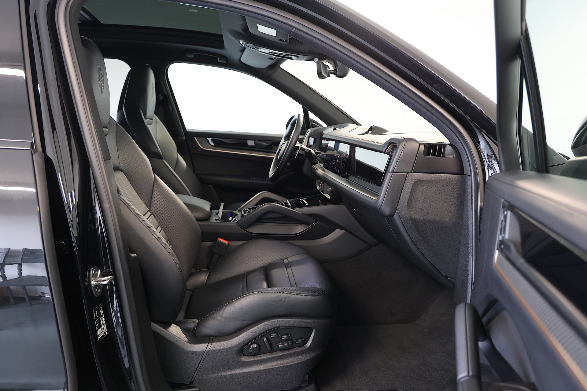 PORSCHE Cayenne E-Hybrid Tiptronic *CH-Fahrzeug* *Vollausstattung*-image-14