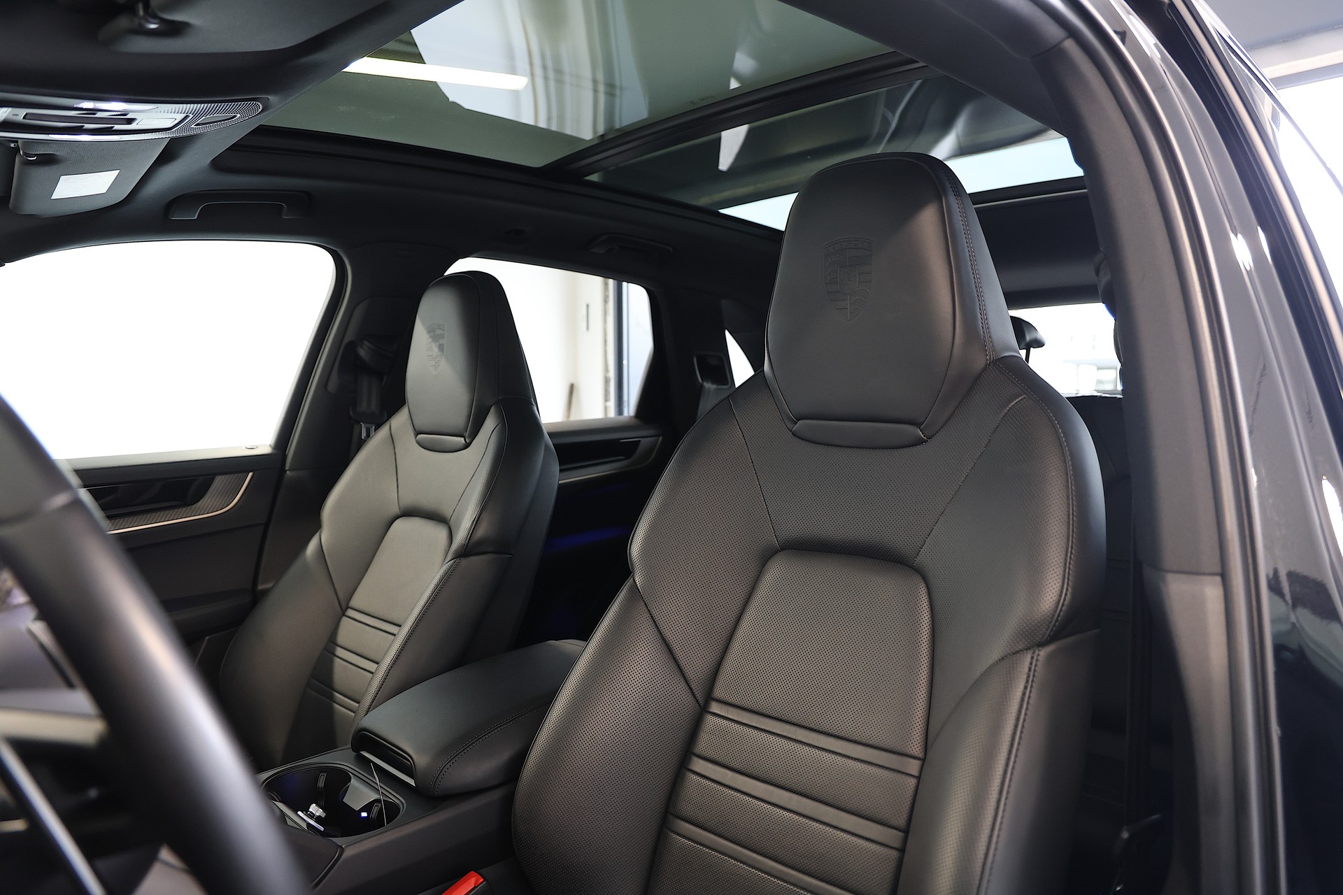 PORSCHE Cayenne E-Hybrid Tiptronic *CH-Fahrzeug* *Vollausstattung*-image-9