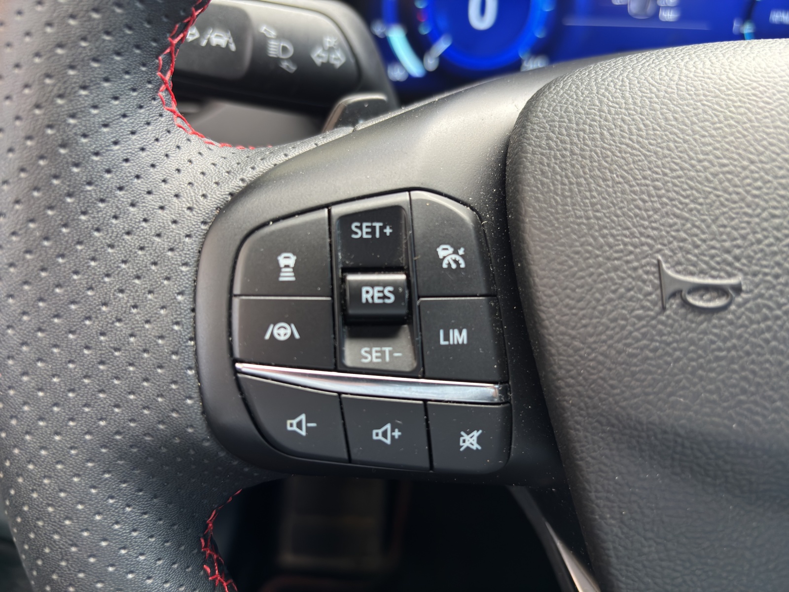 FORD Focus 1.0 MHEV ST-Line X Automat mit Rückfahrkamera, Head-Up Display & Side-Assist-image-12