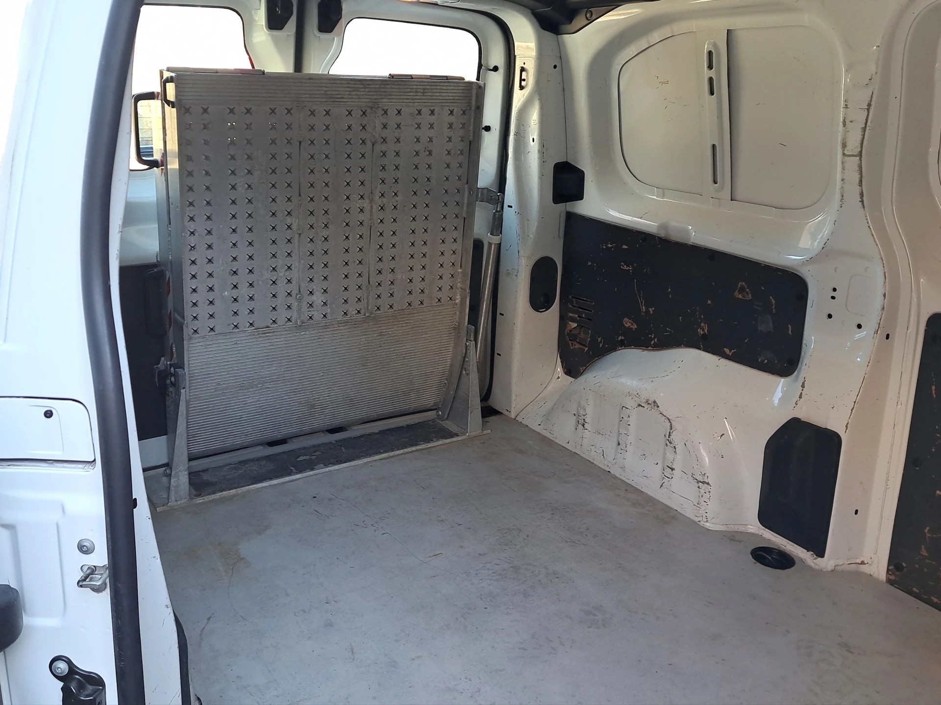 PEUGEOT Expert 1.5 BlueHDi 120 S&S Premium Standard-image-10
