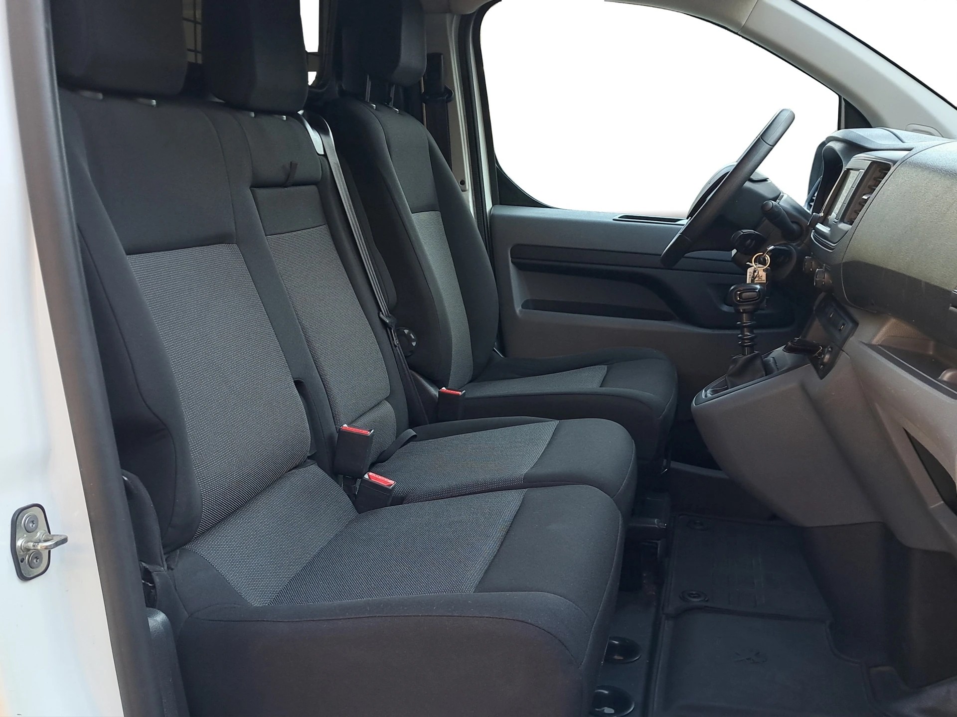 PEUGEOT Expert 1.5 BlueHDi 120 S&S Premium Standard-image-8
