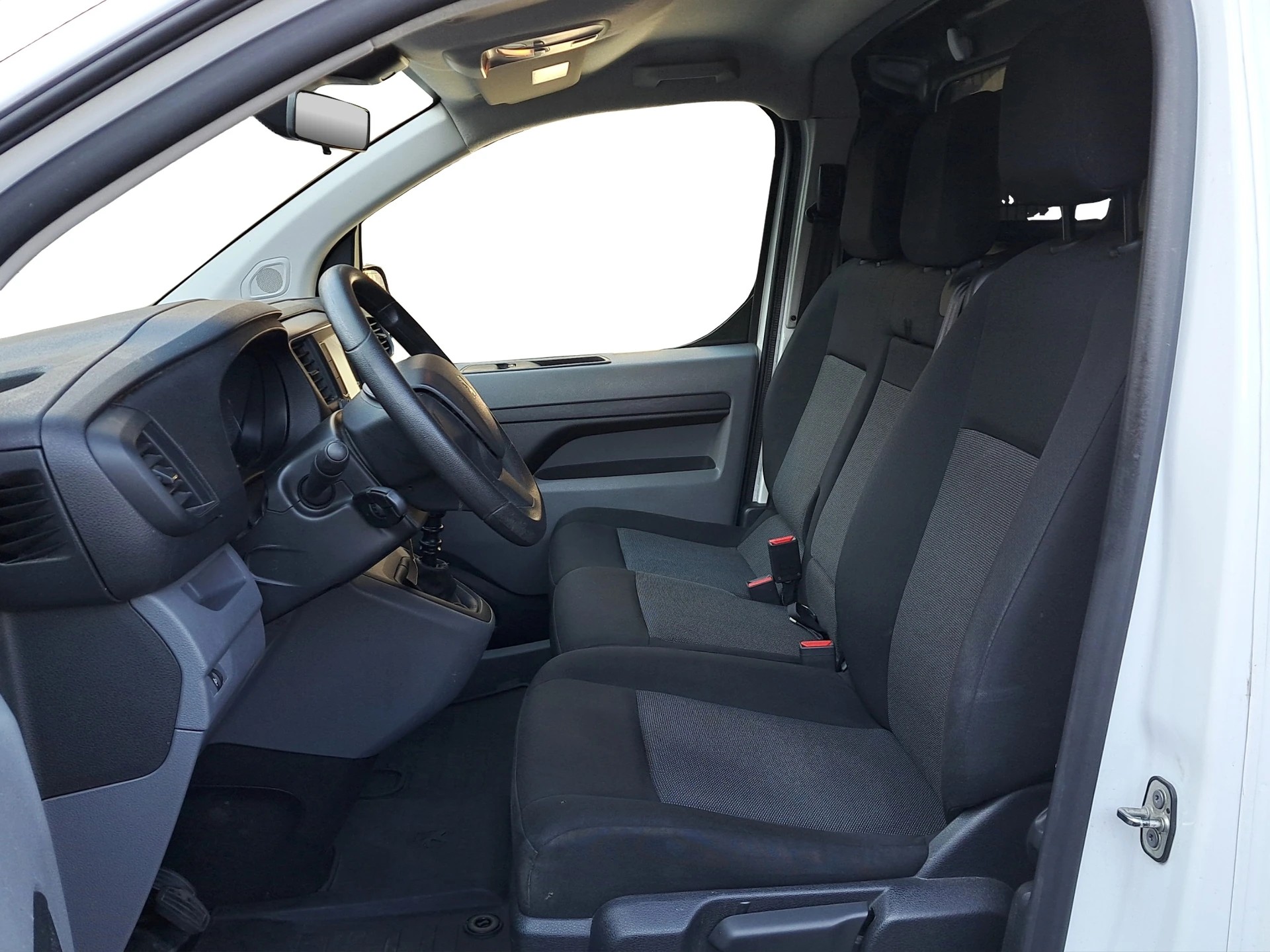 PEUGEOT Expert 1.5 BlueHDi 120 S&S Premium Standard-image-5