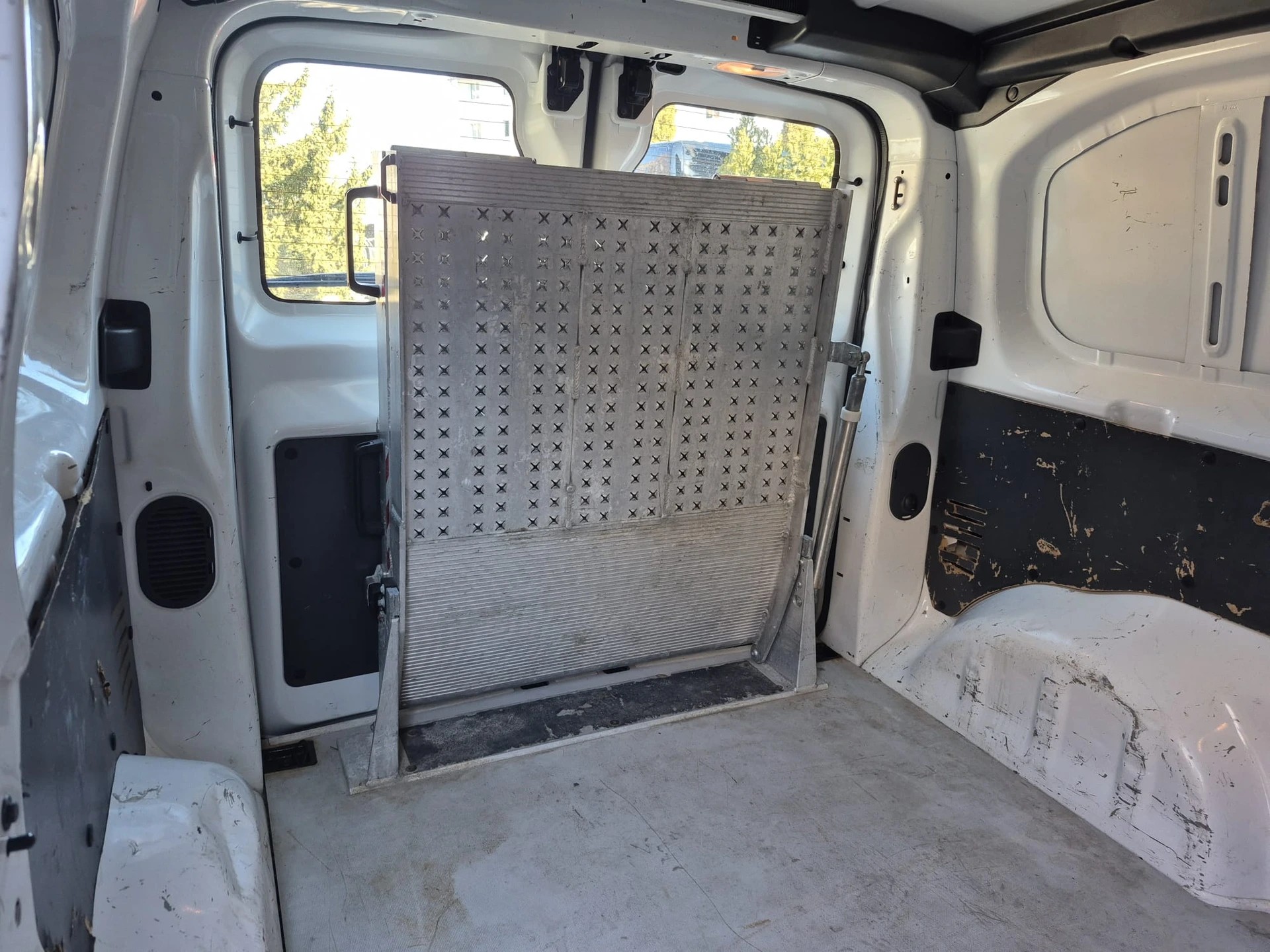 PEUGEOT Expert 1.5 BlueHDi 120 S&S Premium Standard-image-13