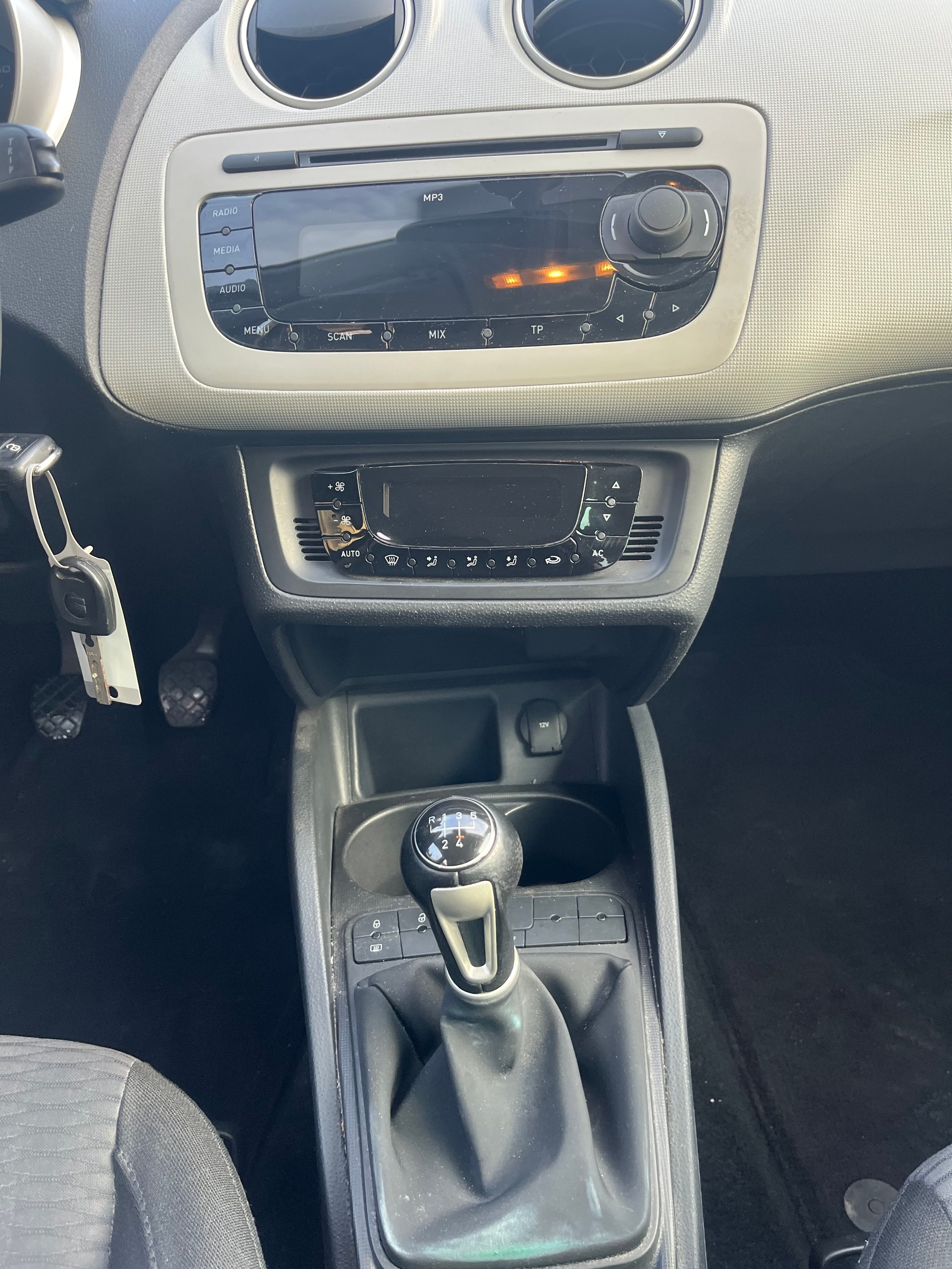 SEAT Ibiza 1.6 TDI Sport-image-8