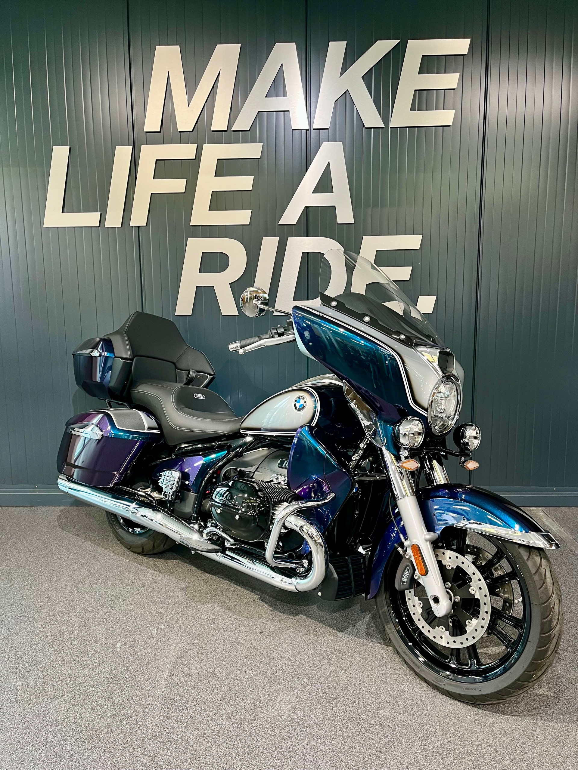 BMW R 18 Transcontinental-showroom-element-1