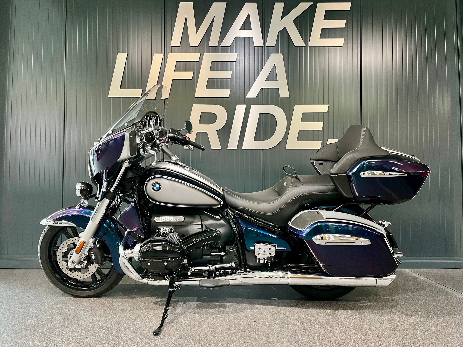 BMW R 18 Transcontinental-showroom-element-2