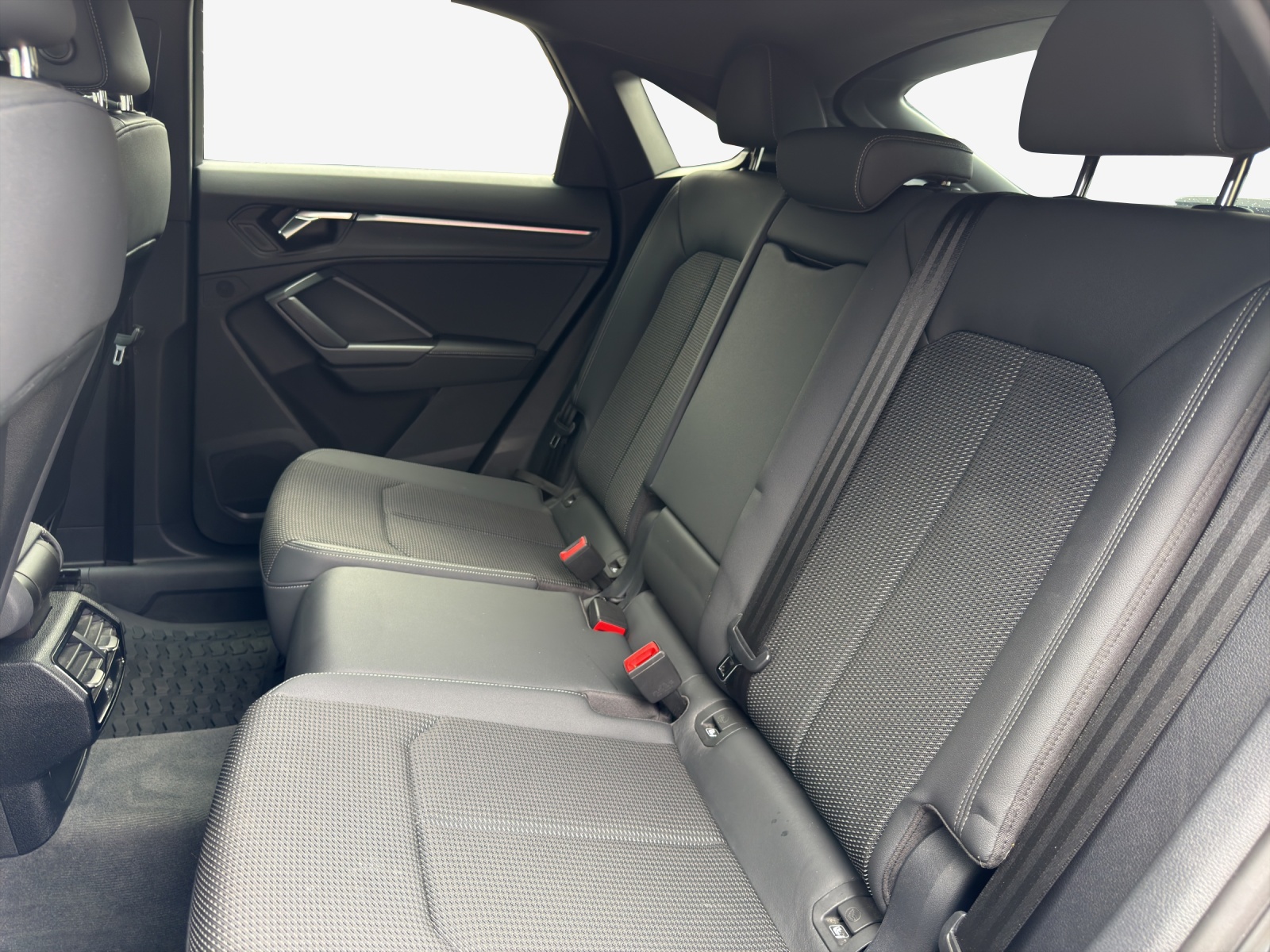 AUDI Q3 Sportback 35 TFSI S line Attraction S-tronic-image-11