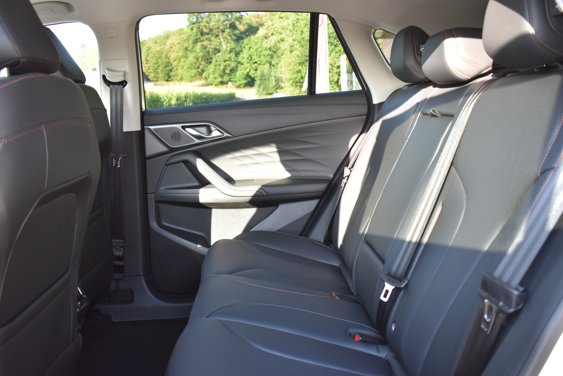 MG HS 1.5 Hybrid+ Luxury-image-9