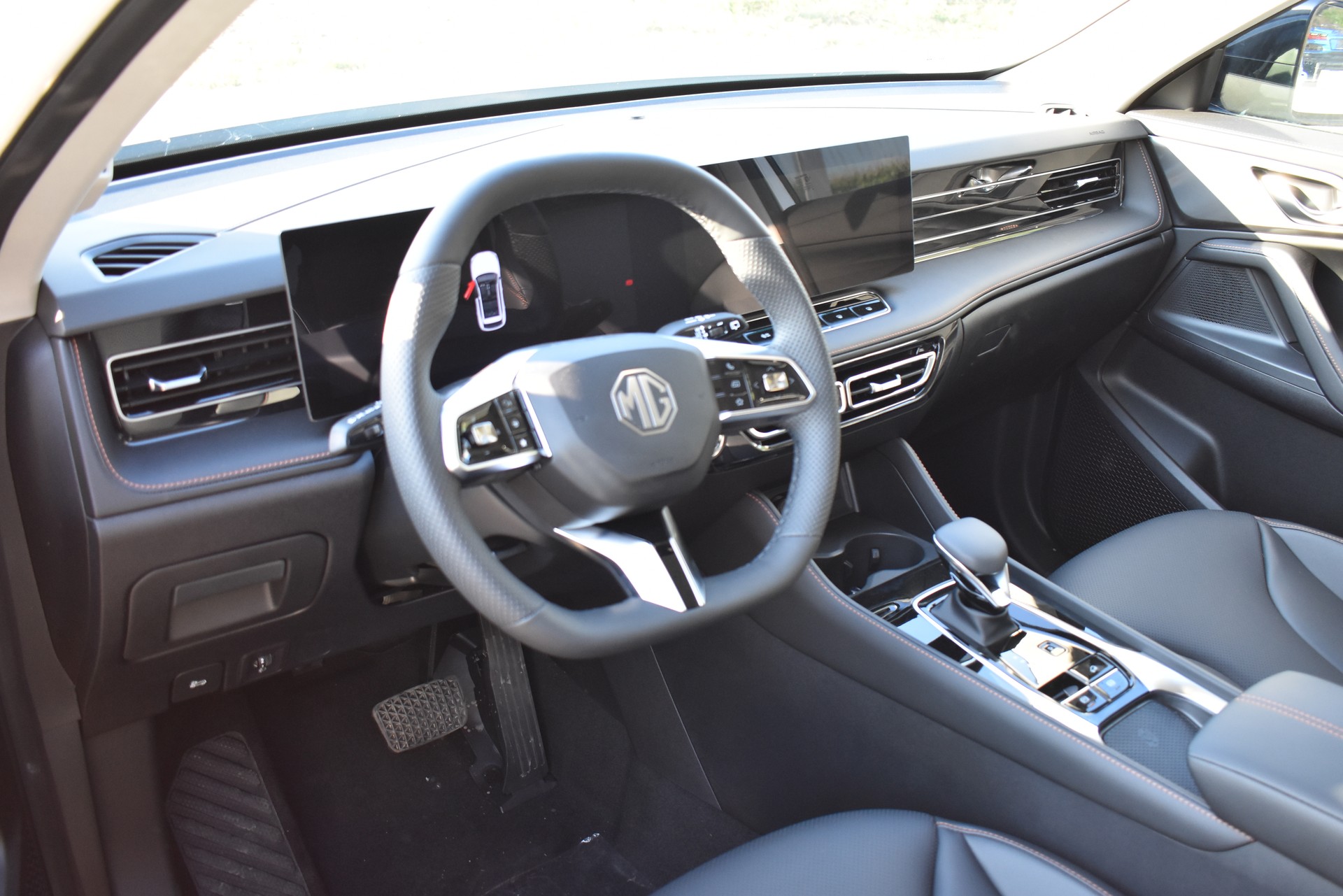 MG HS 1.5 Hybrid+ Luxury-image-11
