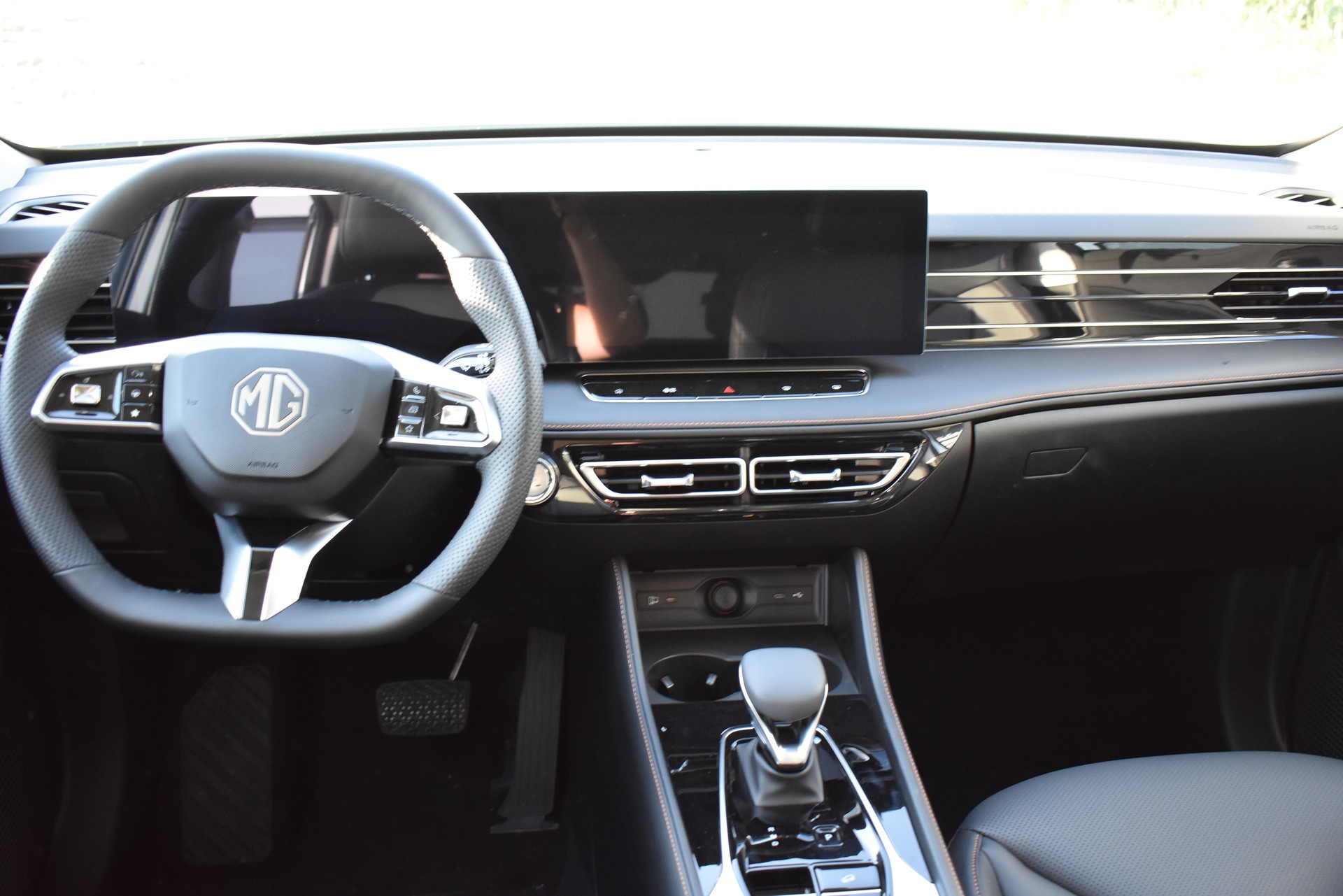 MG HS 1.5 Hybrid+ Luxury-image-10