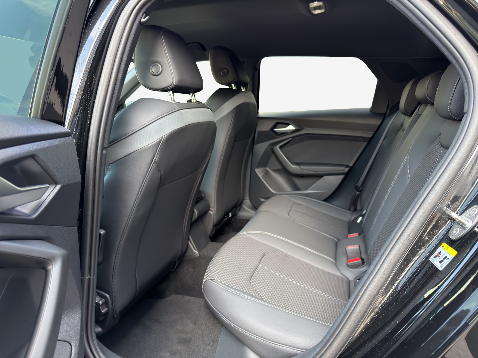 AUDI A1 Sportback 40 TFSI S Line S-tronic-image-11